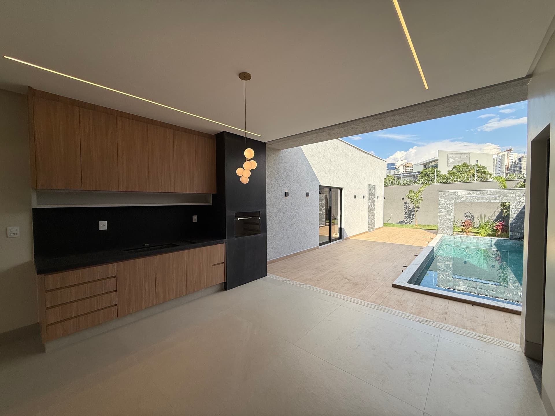 Casa térrea 4 suítes mais office com piscina no Parque Amazônia