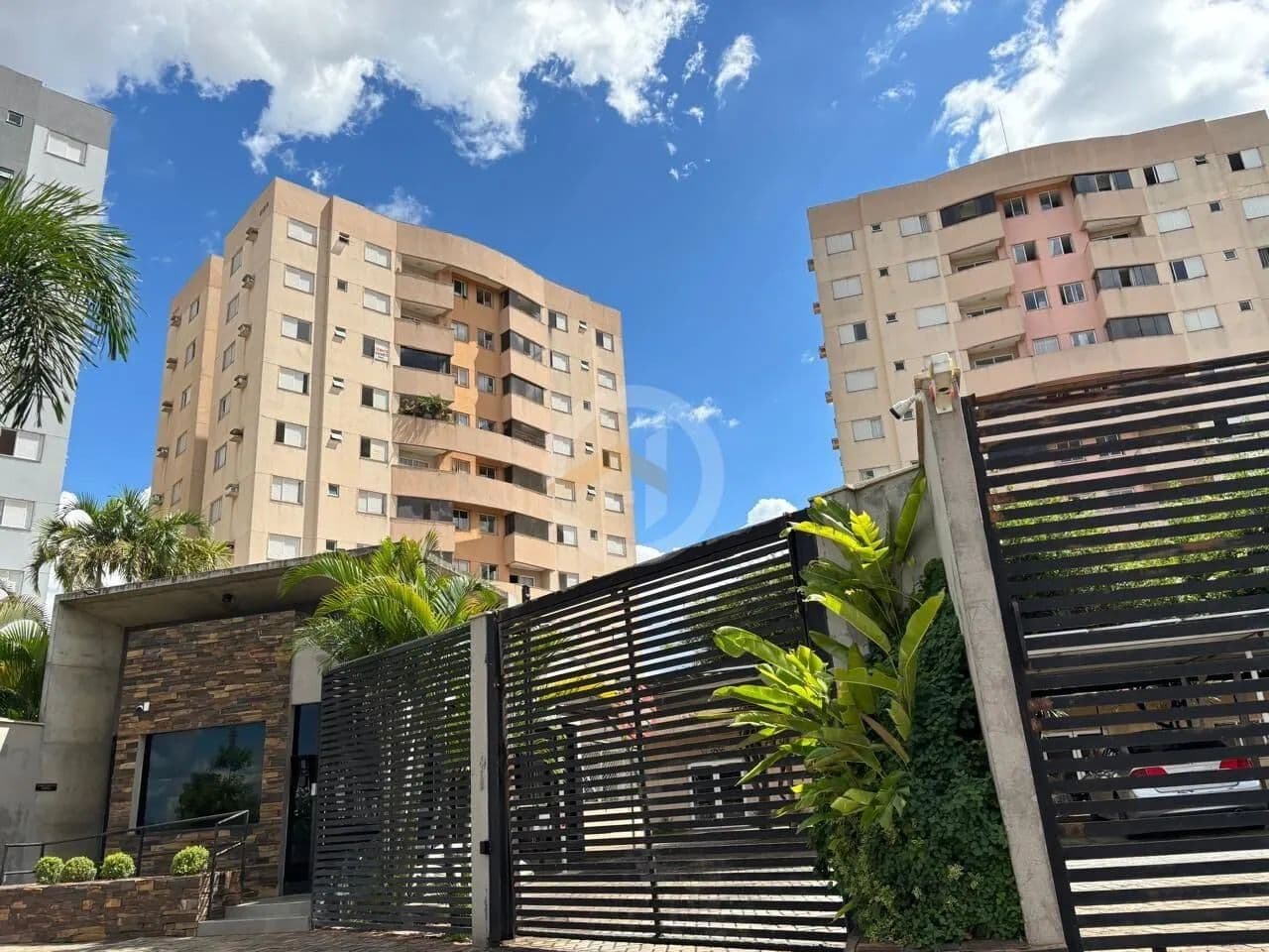 Apartamento de três quartos mobiliado no Jardim Maria Inês