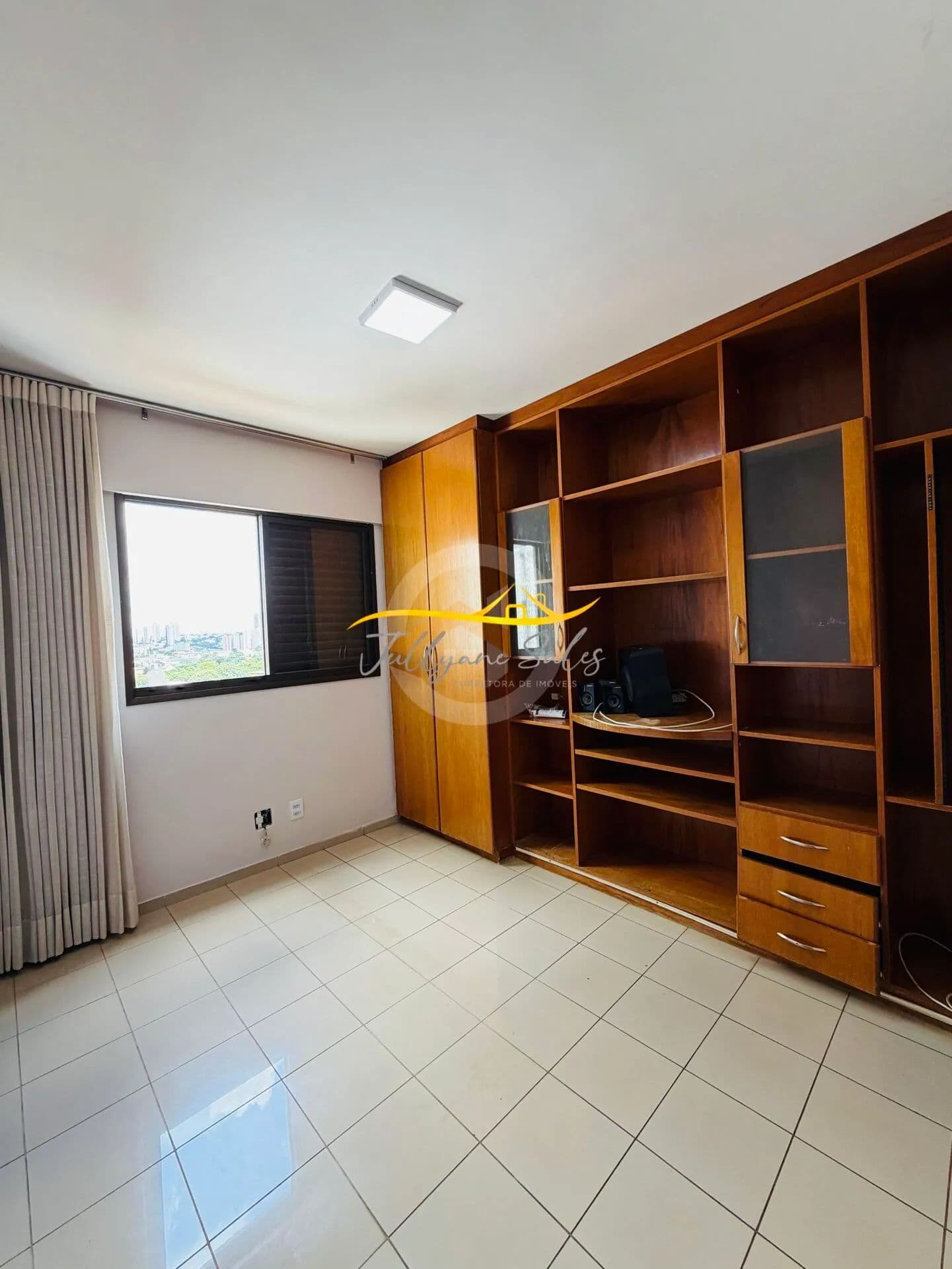 Apartamento à venda com 4 quartos 1 suite, escaninho, 1 vaga coberta no bairro Setor Bueno em Goiânia