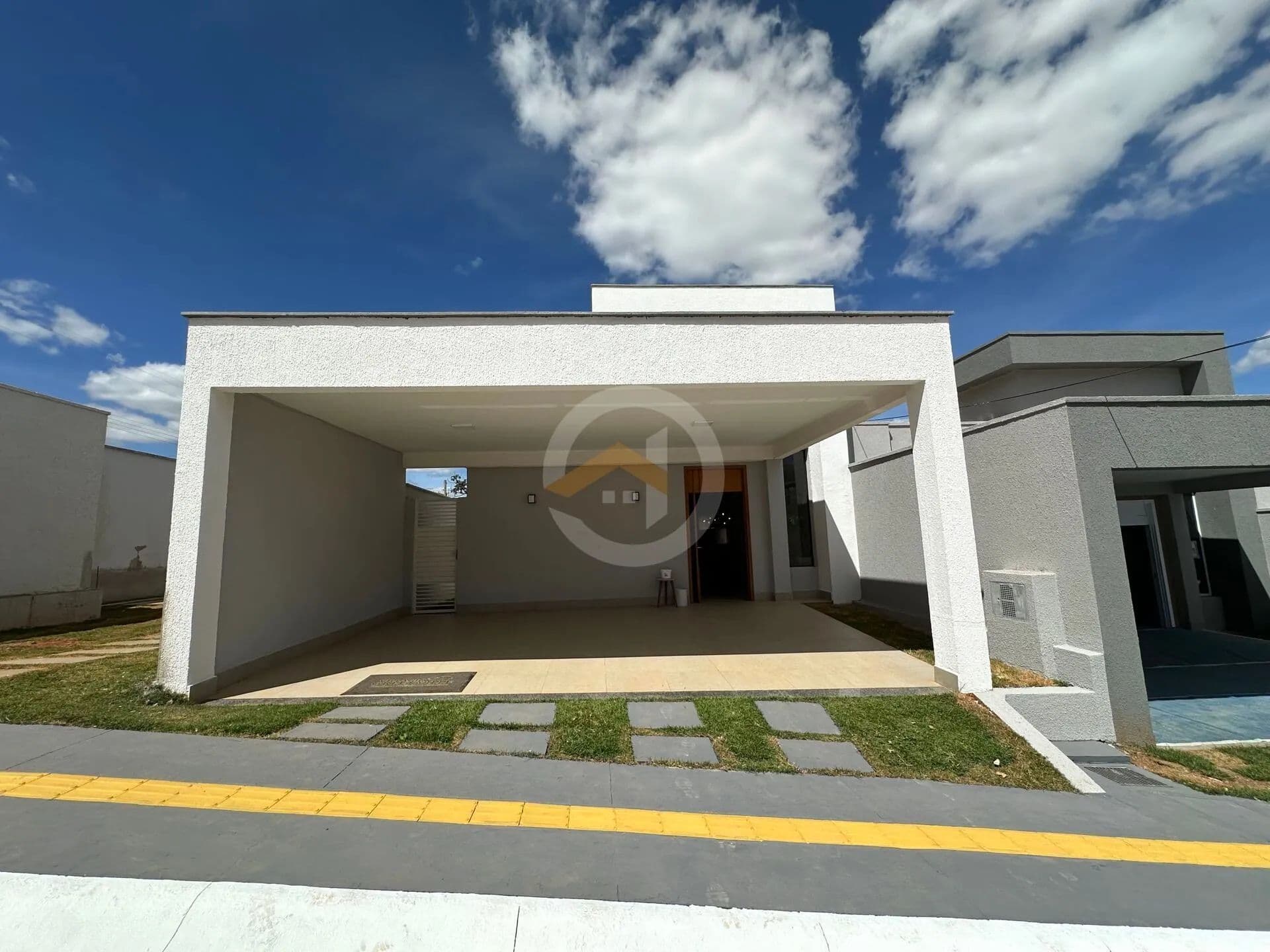 CASA EM CONDOMINIO