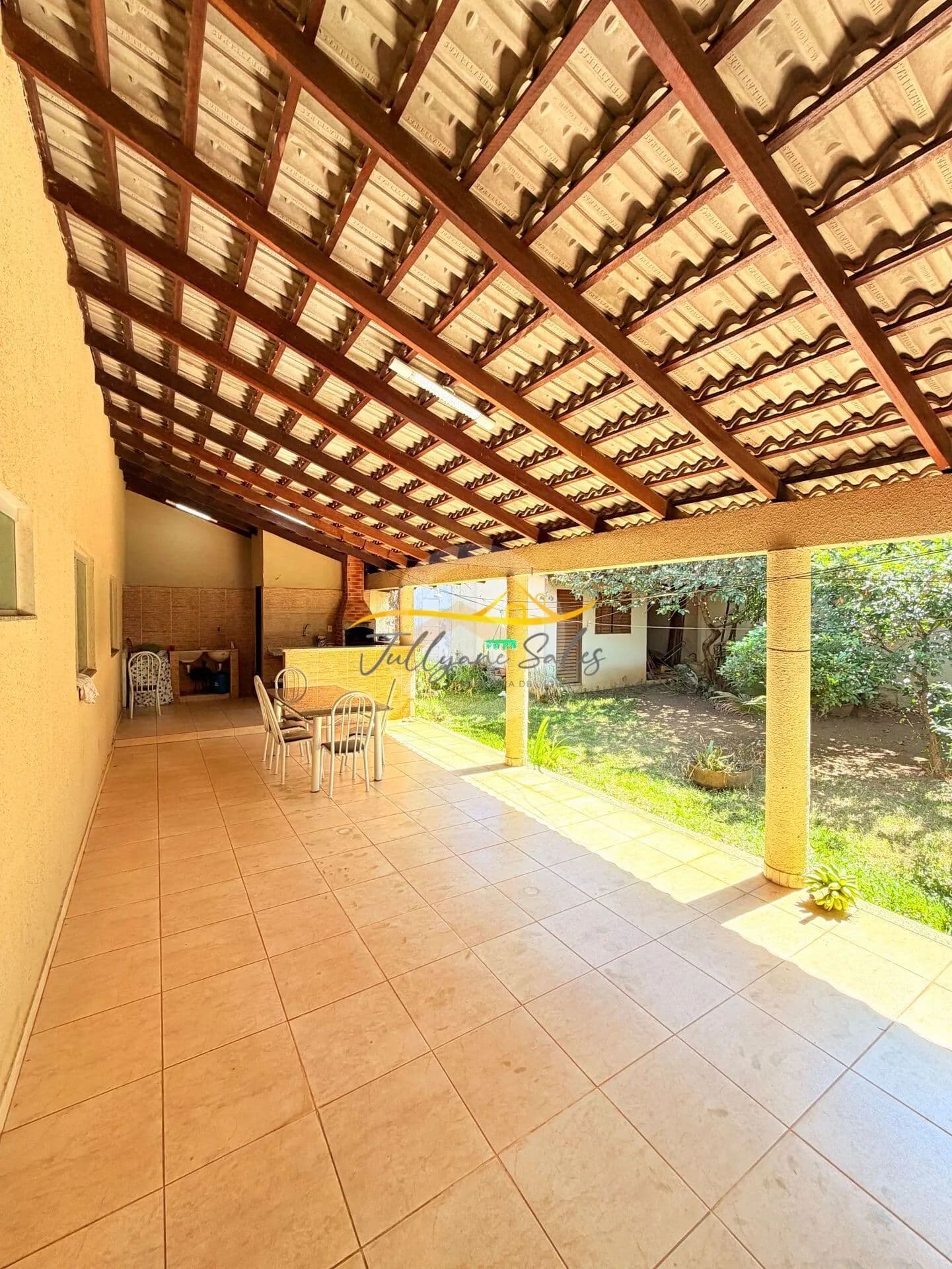 Casa à venda com 3 quartos, lote amplo, churrasqueira no bairro Cardoso Continuação - Aparecida de Goiânia
