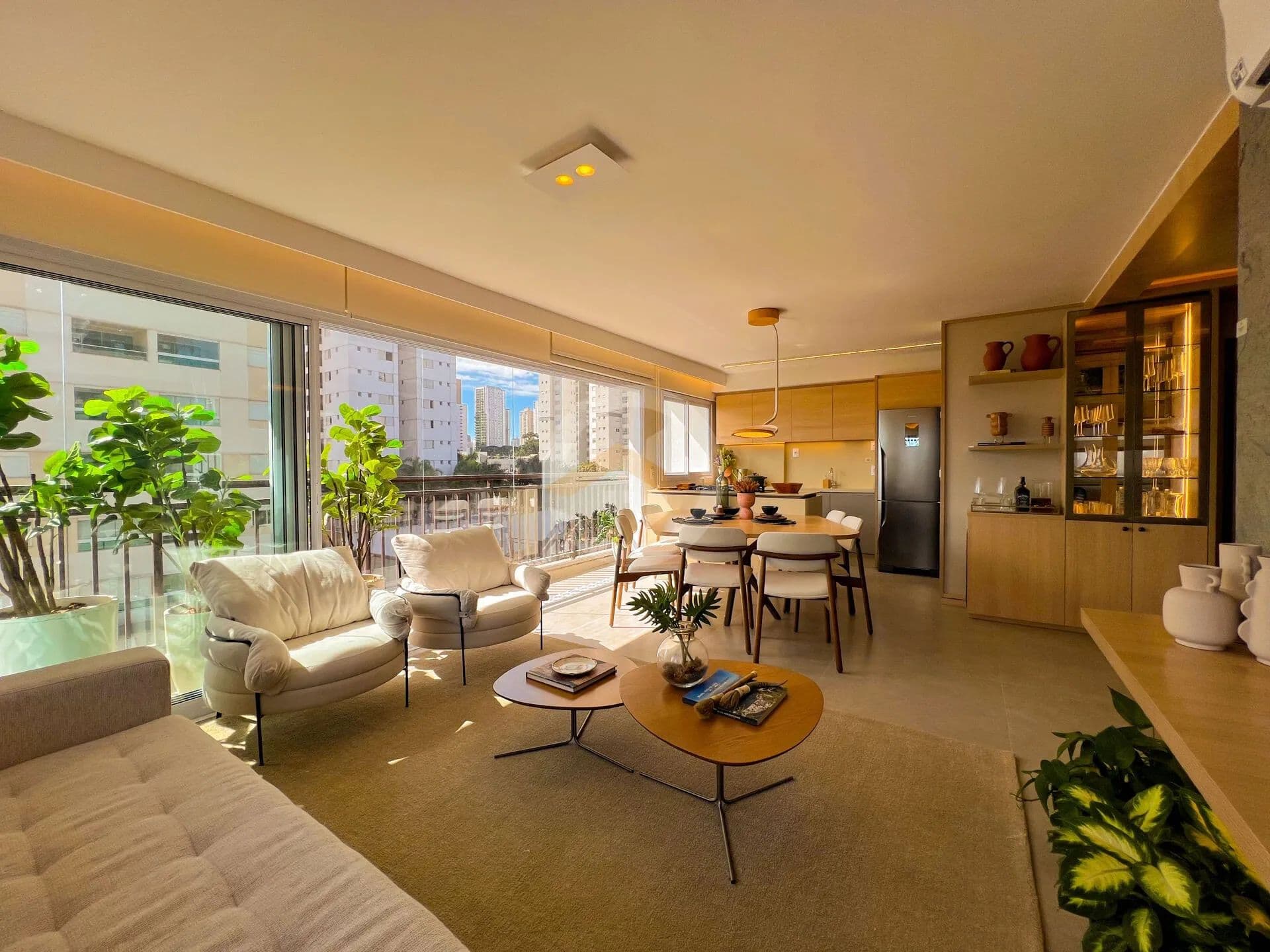 Apartamento com 3 Suítes Mobiliado e decorado