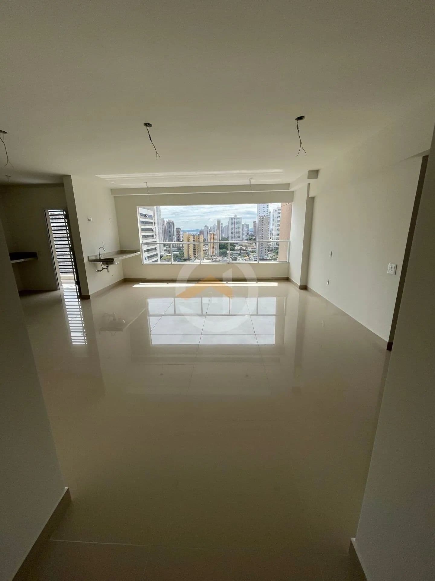 Apartamento de 3 Suítes no Setor Bueno: Andar Alto, Nascente e ao Lado do Parque Vaca Brava!