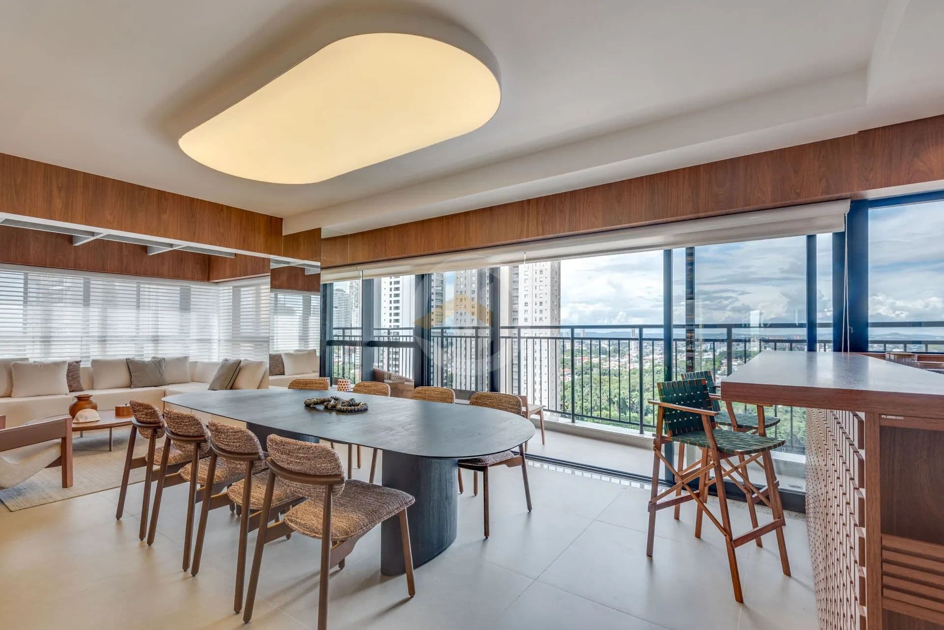 Apartamento com 3 suítes, Mobiliado e decorado no Setor Marista