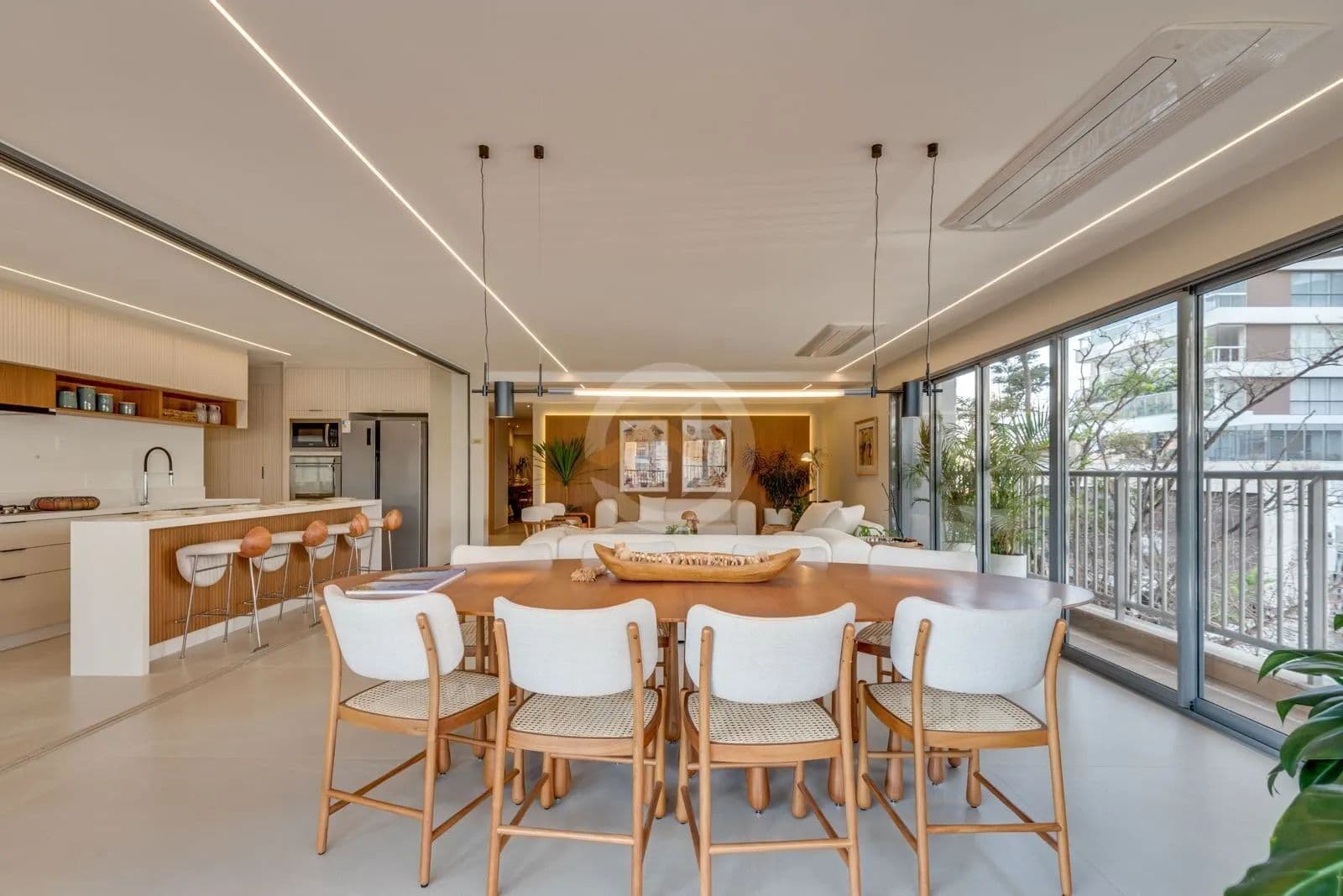 Apartamento Alto Padrão | Frente para a Praça do Sol: 235 m² Decorado e Mobiliado