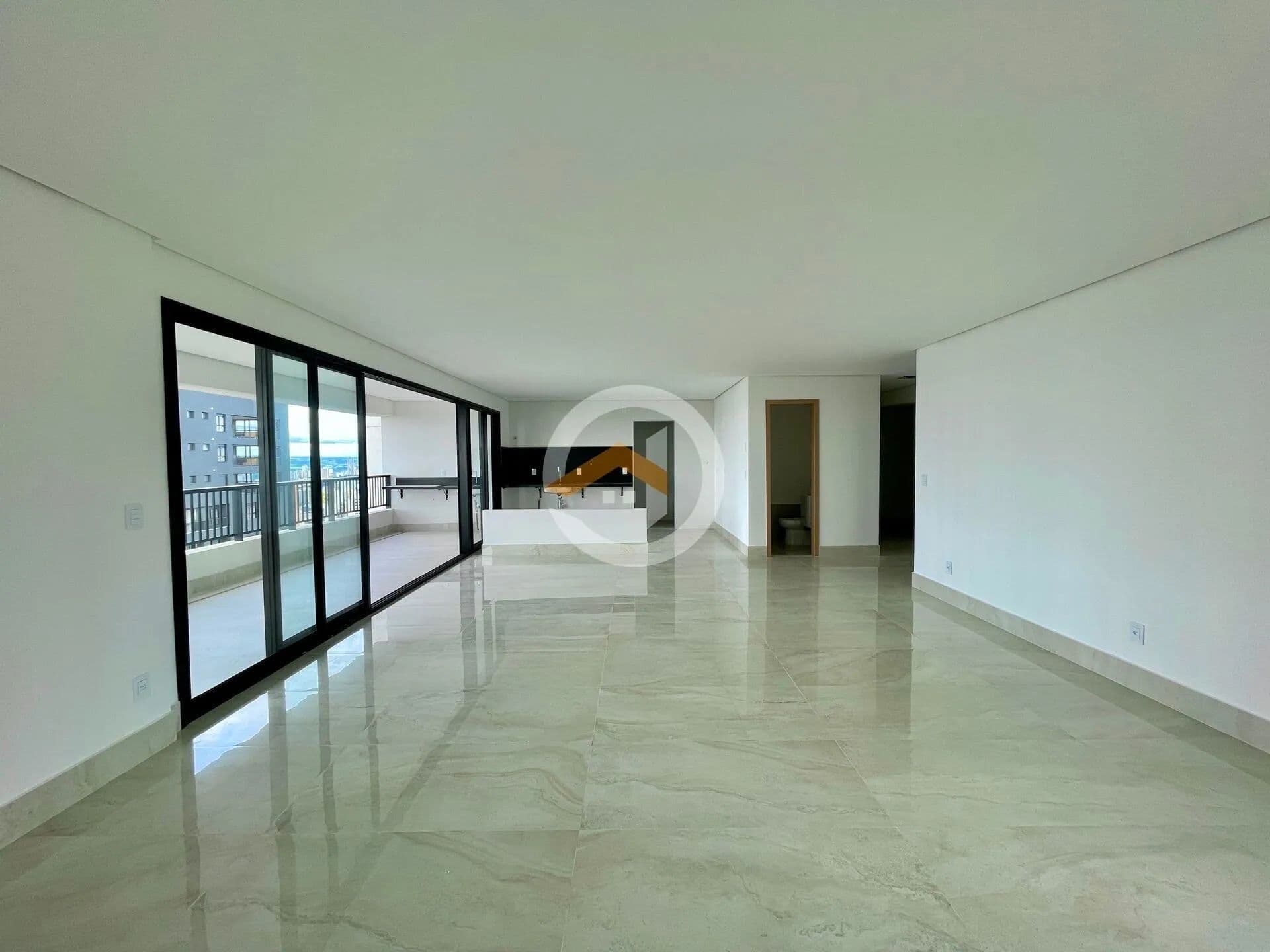 Apartamento de 4 Quartos no Setor Oeste
