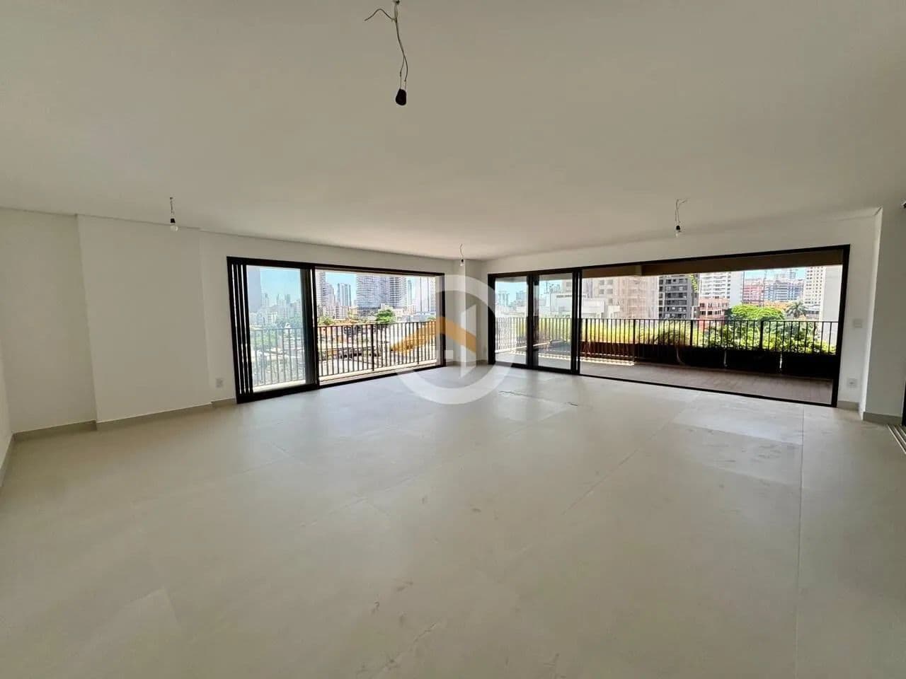 Apartamento de 4 Quartos no Setor Bueno, mobiliado e decorado