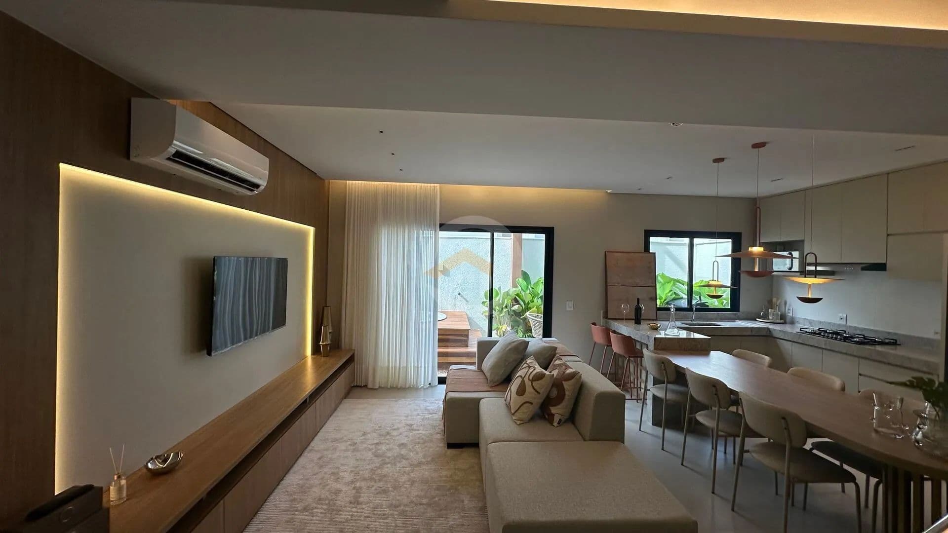 Sobrado com 3 suítes ,MOBILIADO E DECORADO, Setor Jaó
