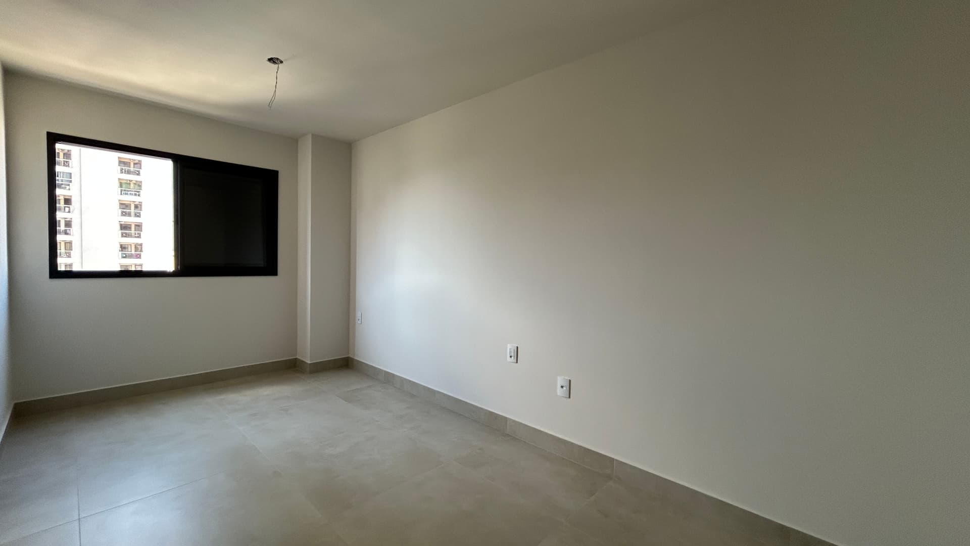 Apartamento de 2 quartos com 2 suites ao lado do parque Areiao , Goiânia/GO