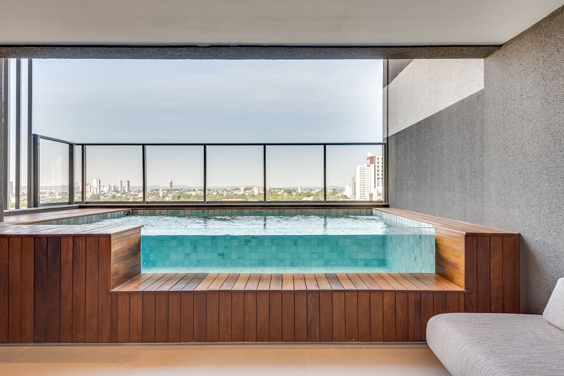 Apartamento de 4 quartos sendo 4 suítes, mobiliado, Setor Marista, 3 vagas de garagem, piscina privativa, próximo ao Clube de Engenharia ,World Trade Center .