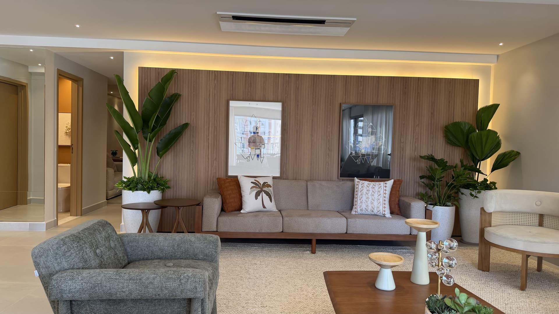 Apartamento de  3 ou 4 suítes mobiliada e decorada