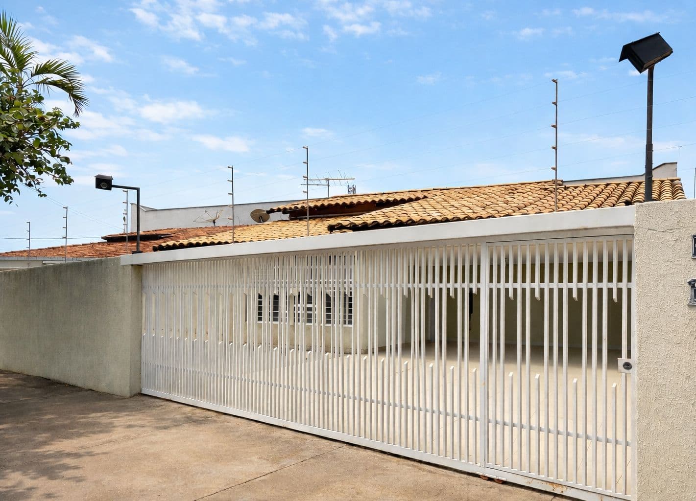 Casa terrea de 3 quartos a venda na vila lucy ao lado do setor sudoeste Goiania