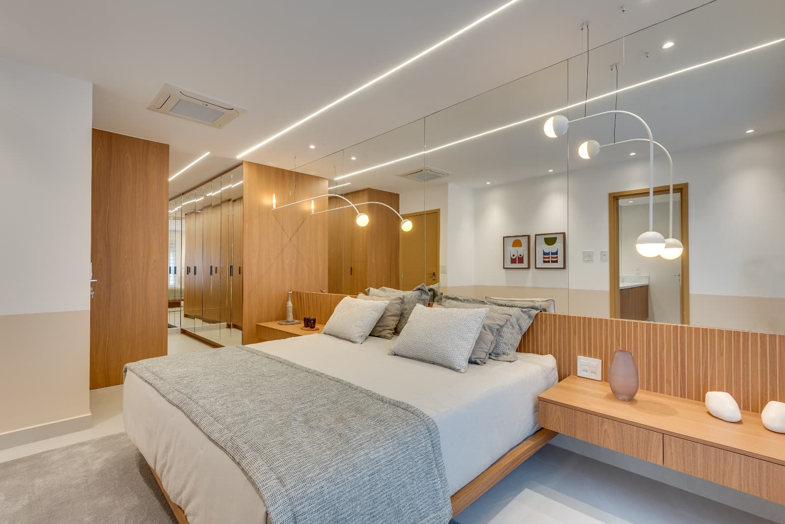 Apartamento de 4 suítes , mobiliado,Setor Buen,3 vagas de garagem, frente a Praça do Colégio Wr, Praça t23 próximo ao Orion Complex, analisa permuta como forma de pagamento