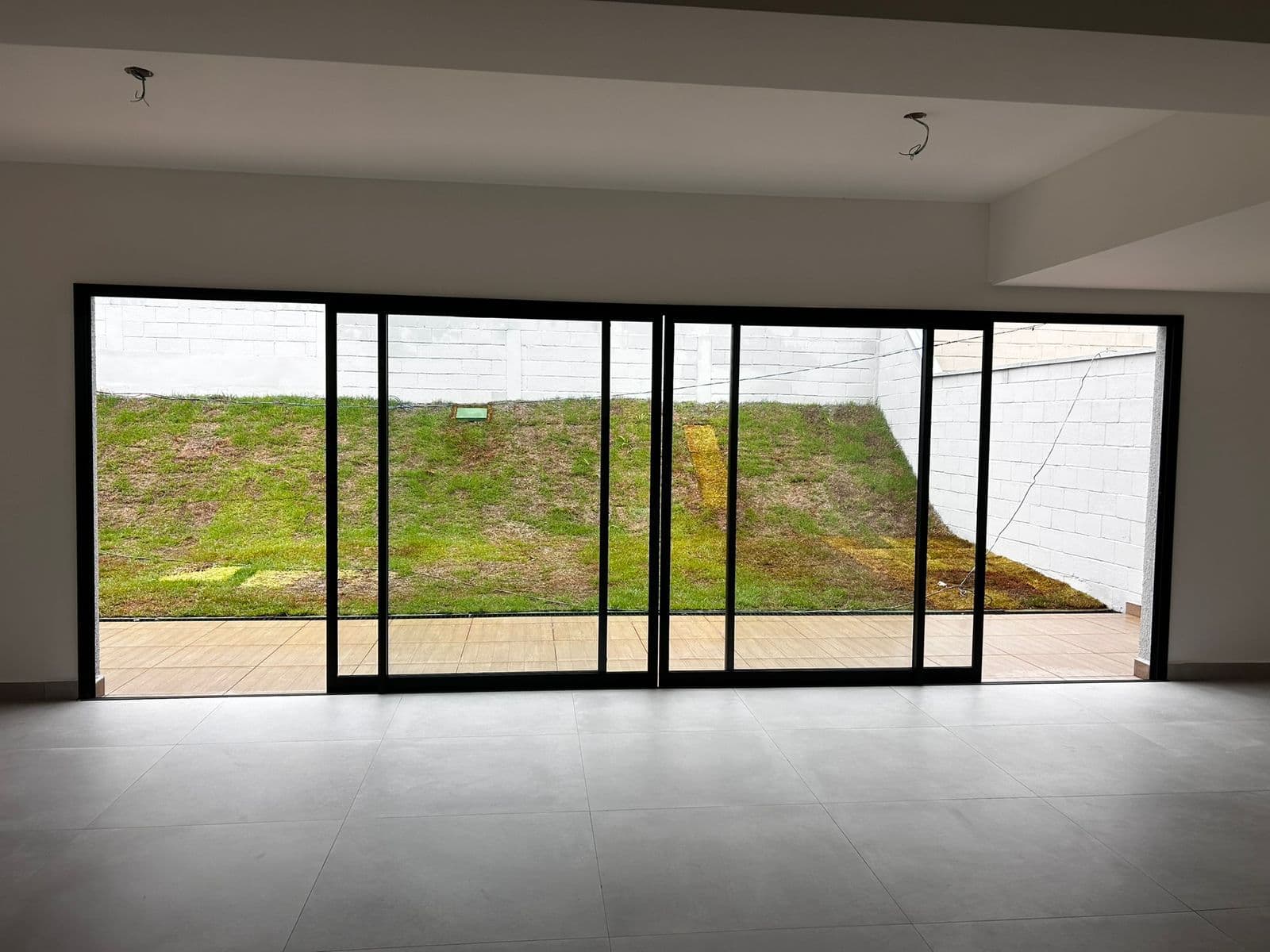 Sobrado 4 Quartos, sendo 3 Suítes - Jardins Lyon - Frente a Mata