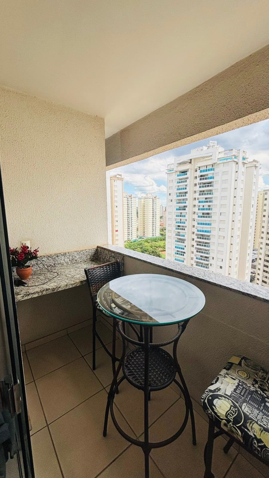 Apartamento à venda Condomínio Pedra do Sol 2 quartos 1 suíte 2 vagas, andar alto no Residencial Eldorado