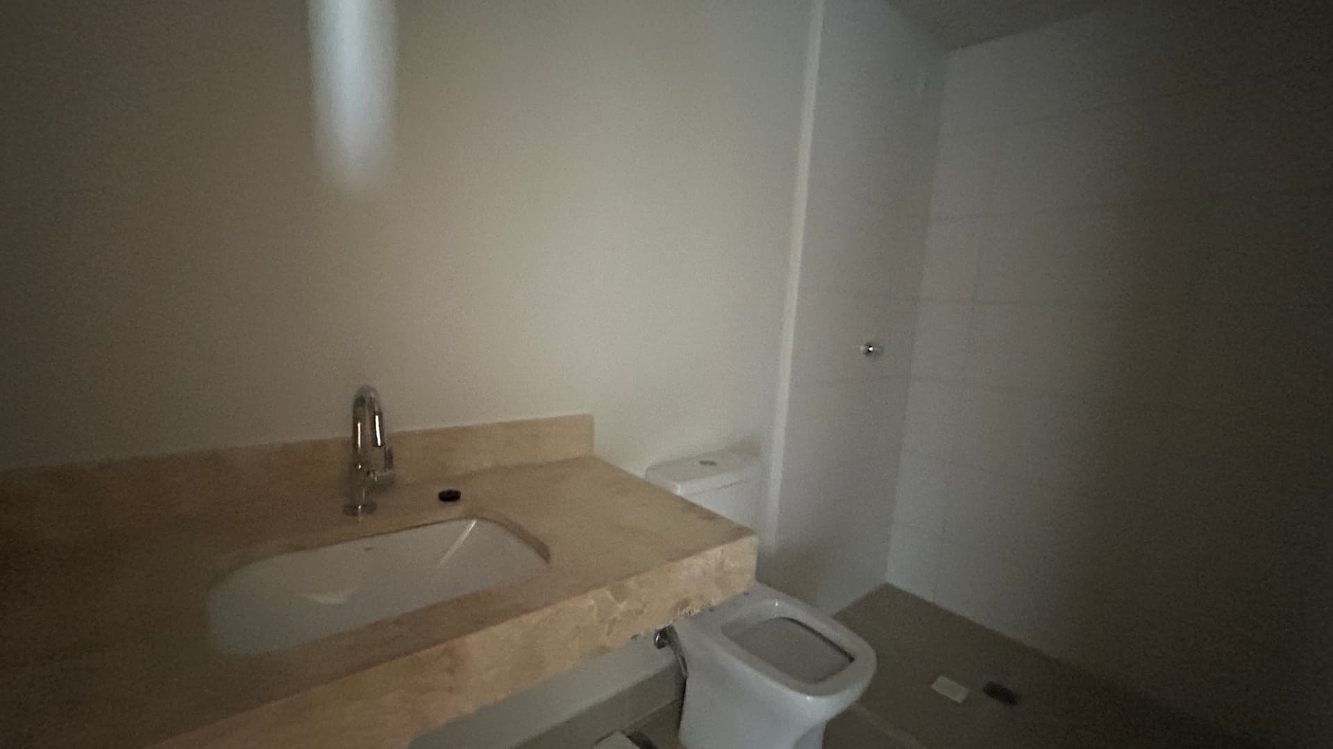 Apartamento de 2 quartos com 2 suites ao lado do parque Areiao , Goiânia/GO