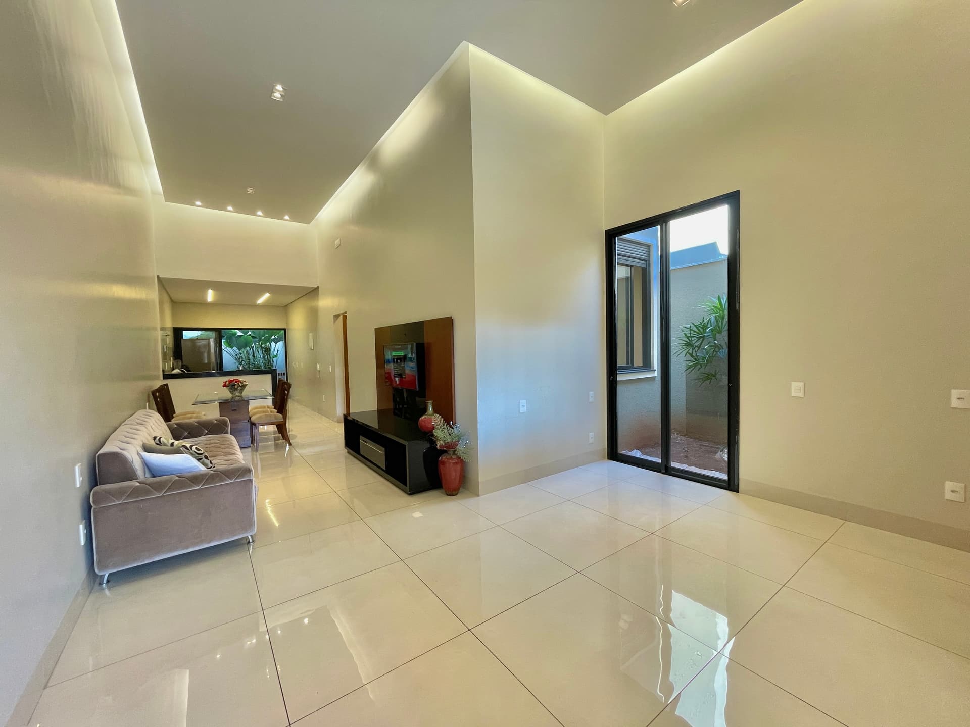 CASA 3 SUÍTES NO JARDIM ATLANTICO