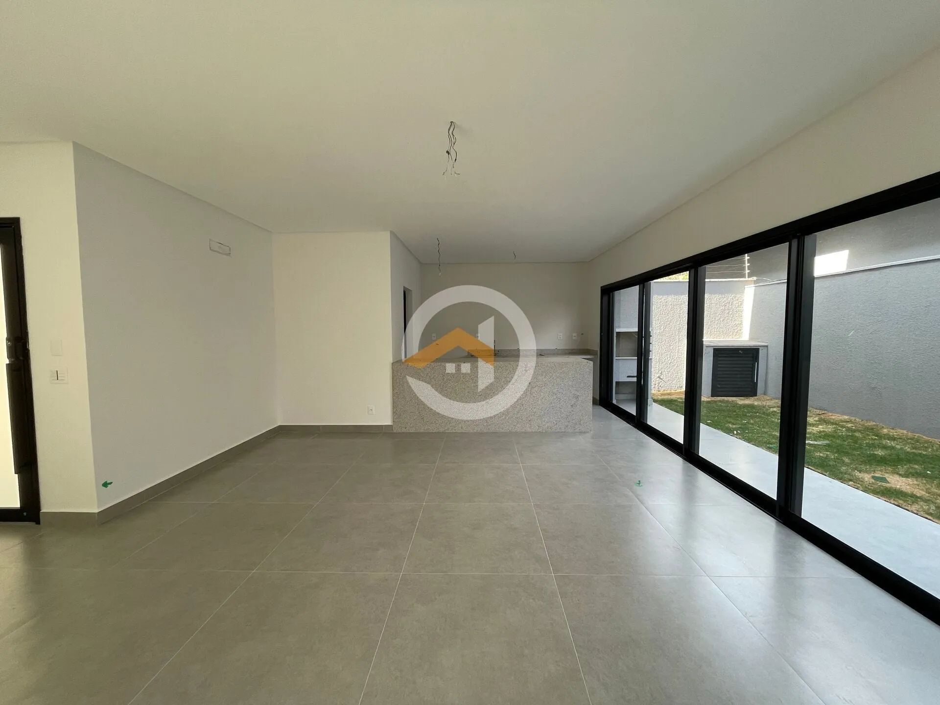 Casa de 3 Quartos em Condomínio