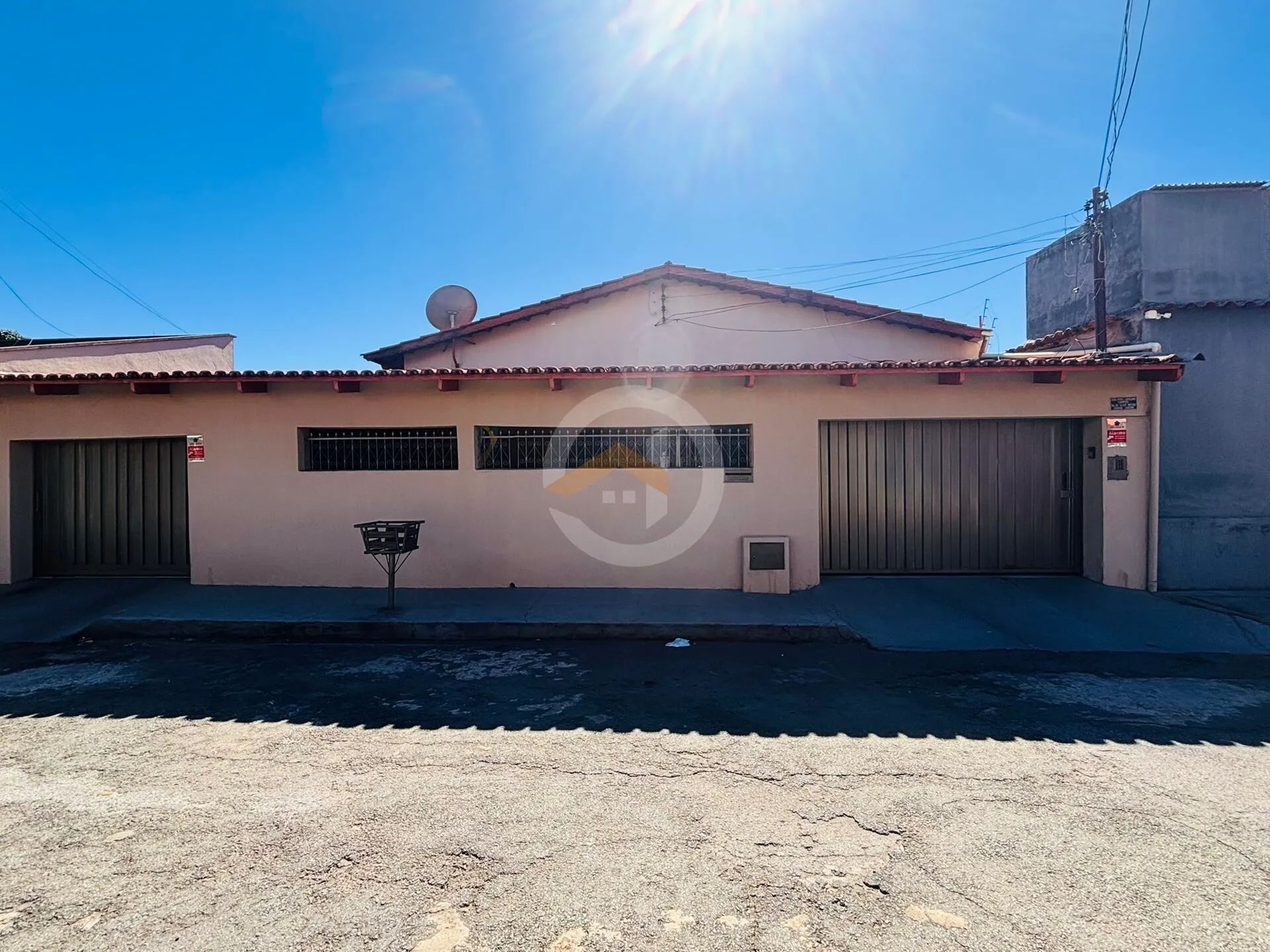 OPORTUNIDADE! CASA AMPLA, COMPLETA E PRONTA PARA MORAR NA CIDADE JARDIM!