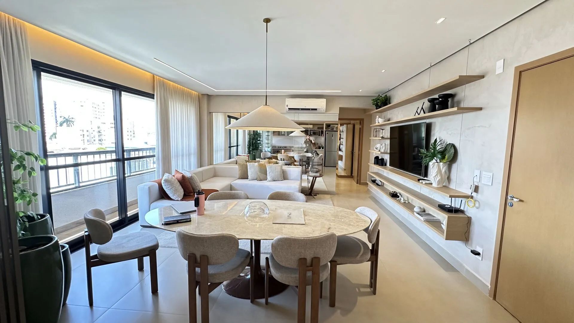 Apartamento com 3 suítes no Setor Aeroporto