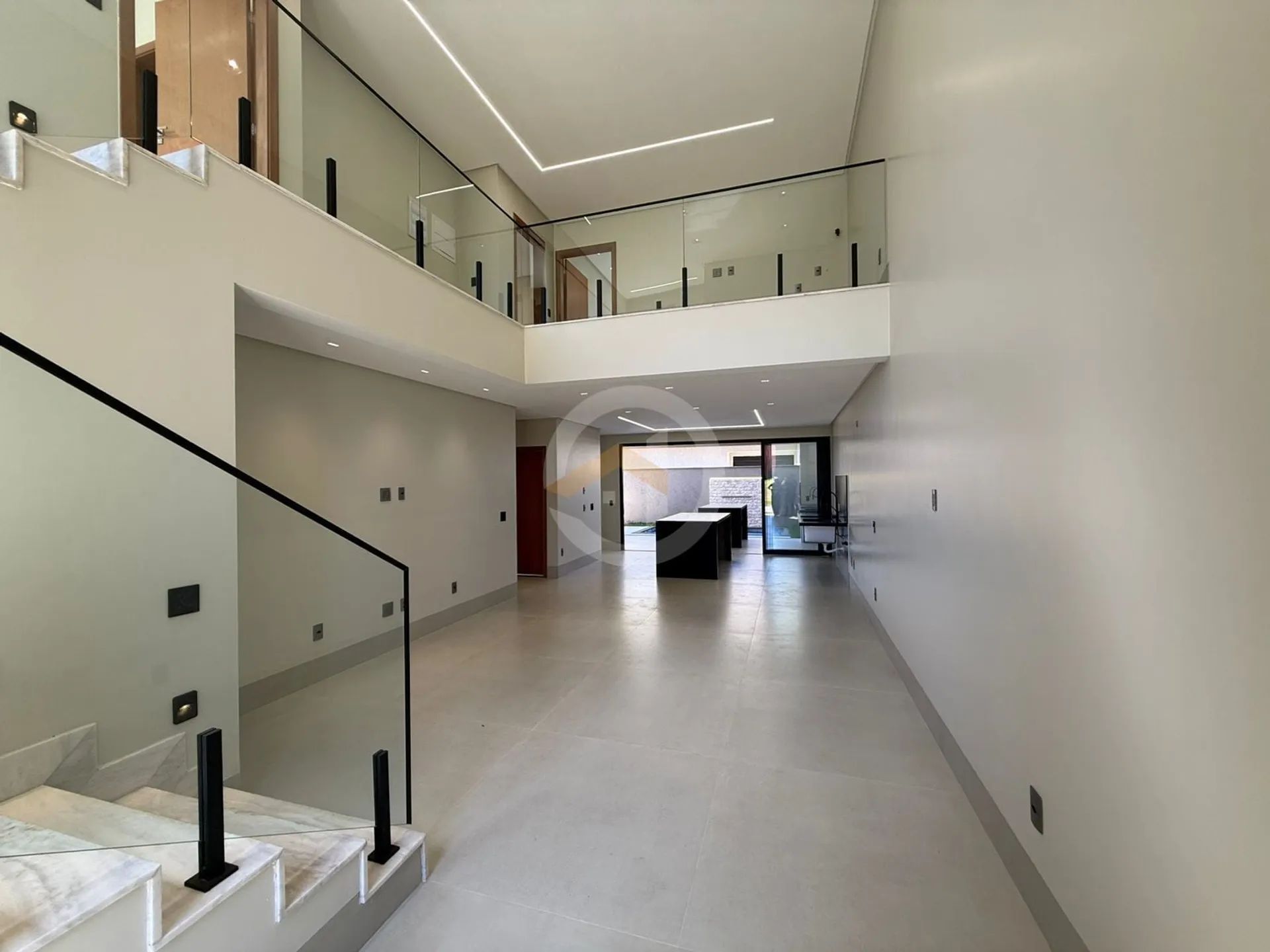 Sobrado 4 quartos Jardins Servilha com 248 metros de construção e Piscina Aquecida.