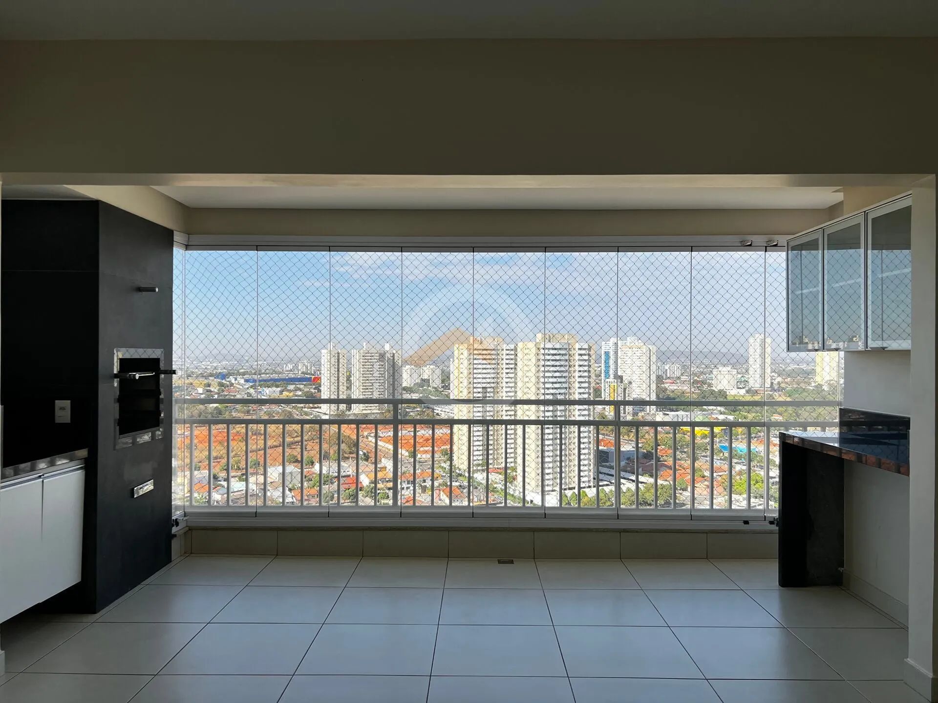 Apartamento 3 Suítes Plenas, Churrasqueira a Carvão