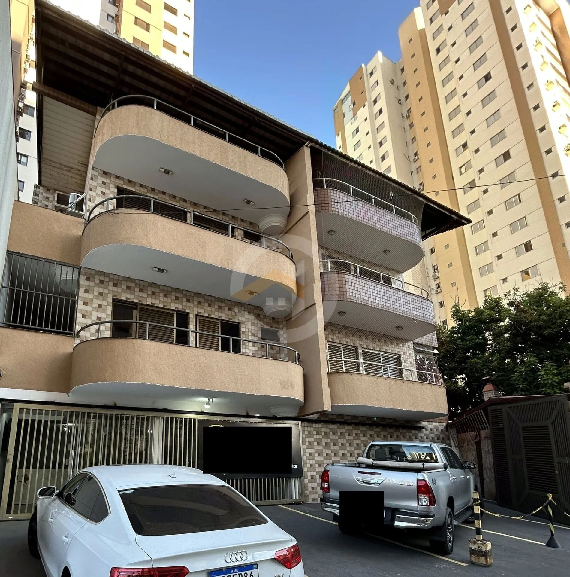 Sobrado triplex residencial ou comercial no setor Bueno