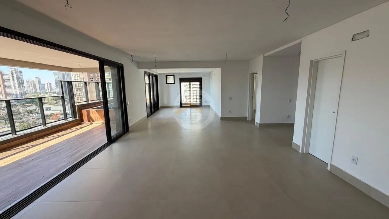 Apartamento de 247 m2, Setor Oeste,3 suítes, varanda com piscina e churrasqueira, proximo ao Orion Complex , Shopping Bouganville