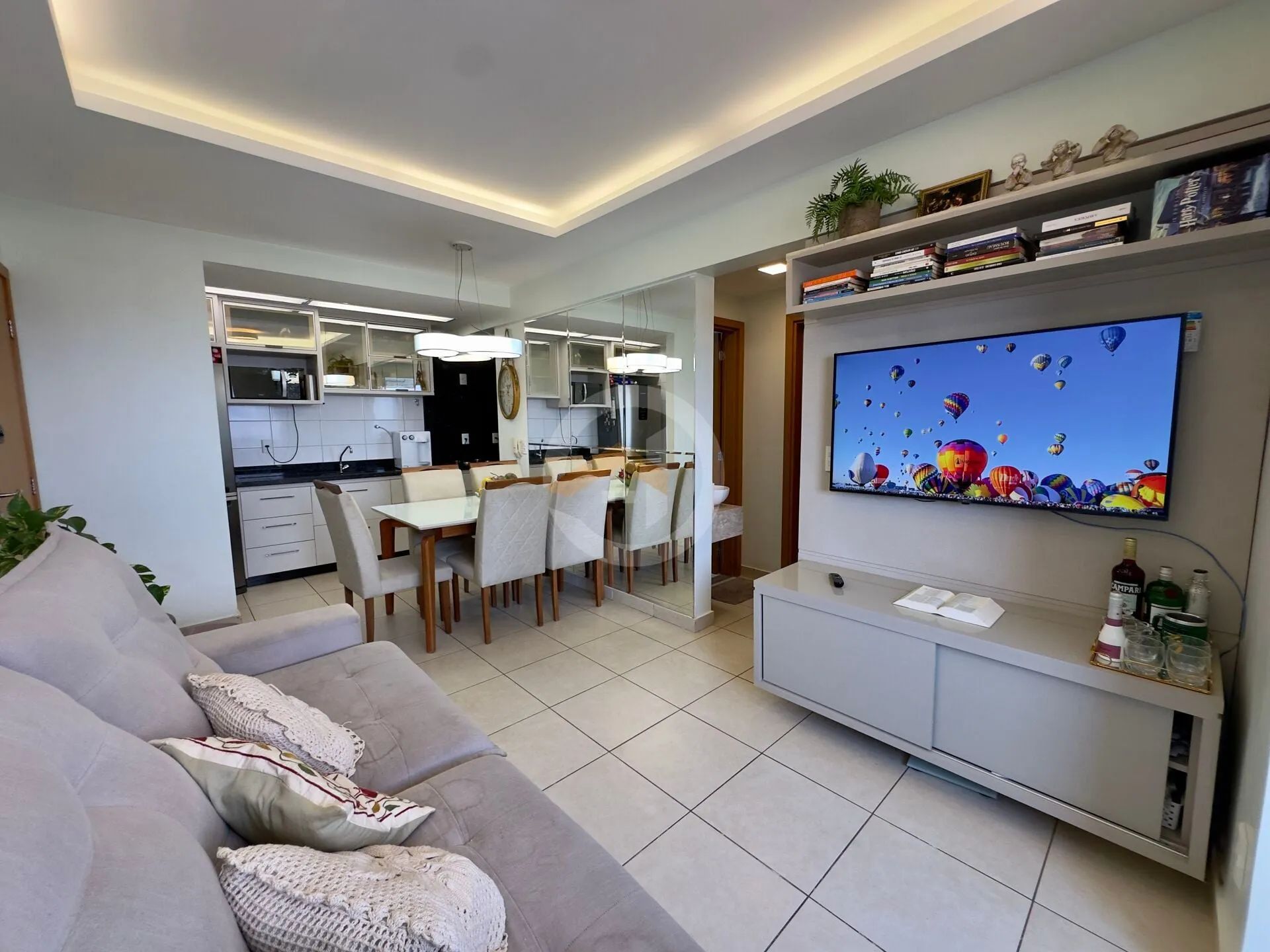Apartamento 2 Quartos com 1 suite, andar alto ao lado do Flamboyant