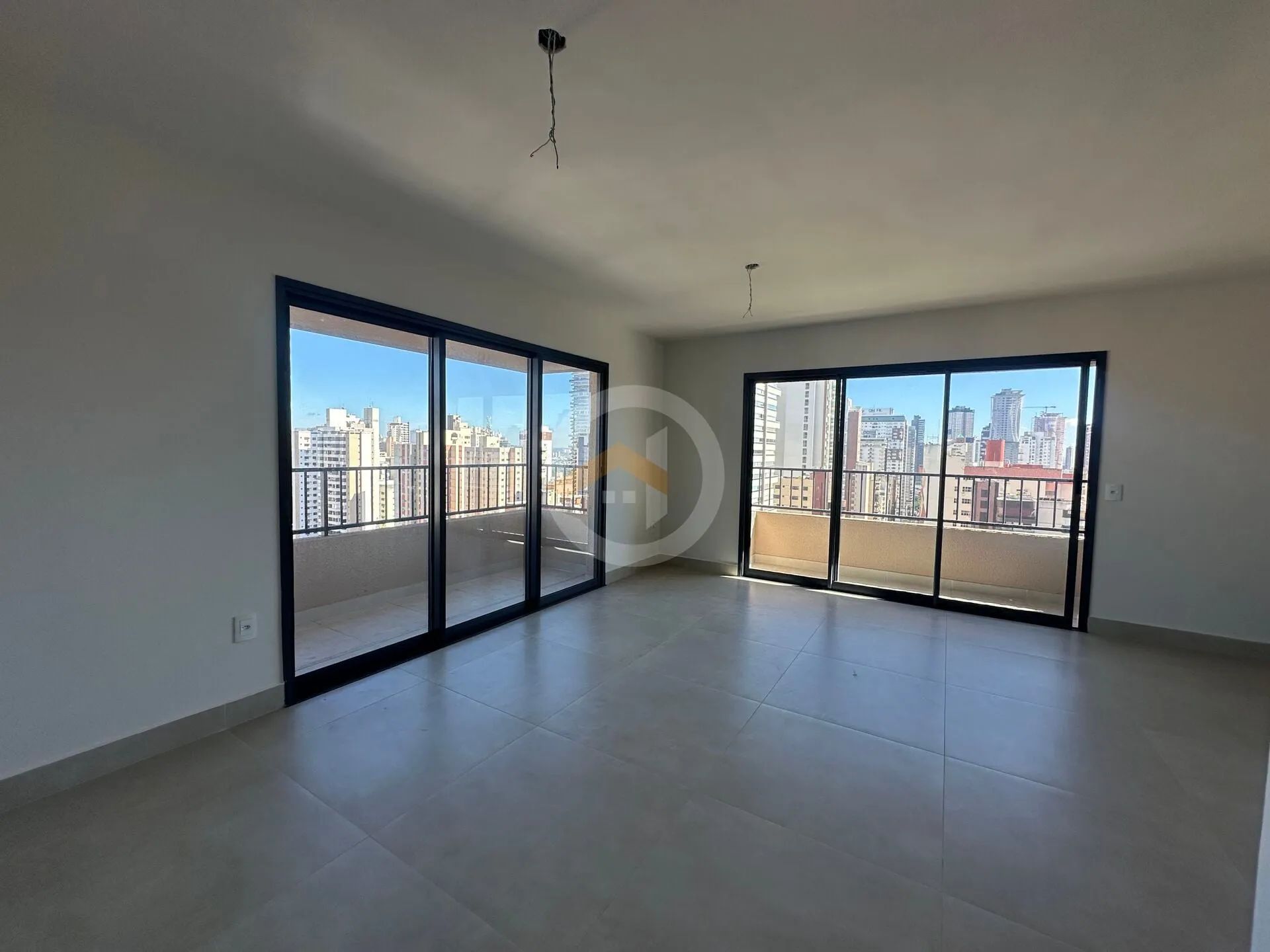 APARTAMENTO PRONTO COM ARMÁRIOS SETOR BUENO