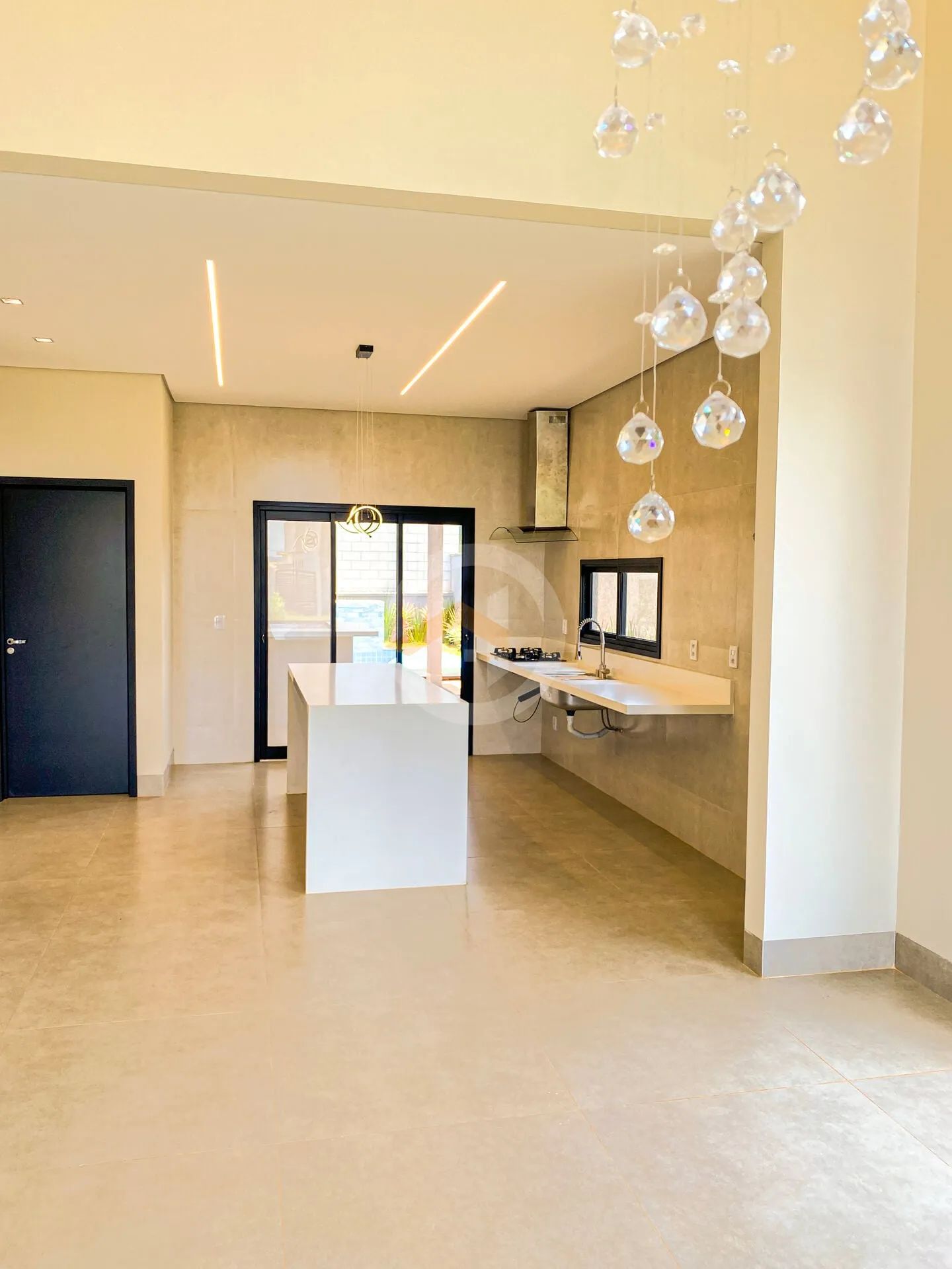 Casa em Condomínio de Alto Padrão 3 Suítes Piscina Churrasqueira Alphaville Terras Alpha 1 – Cidade
