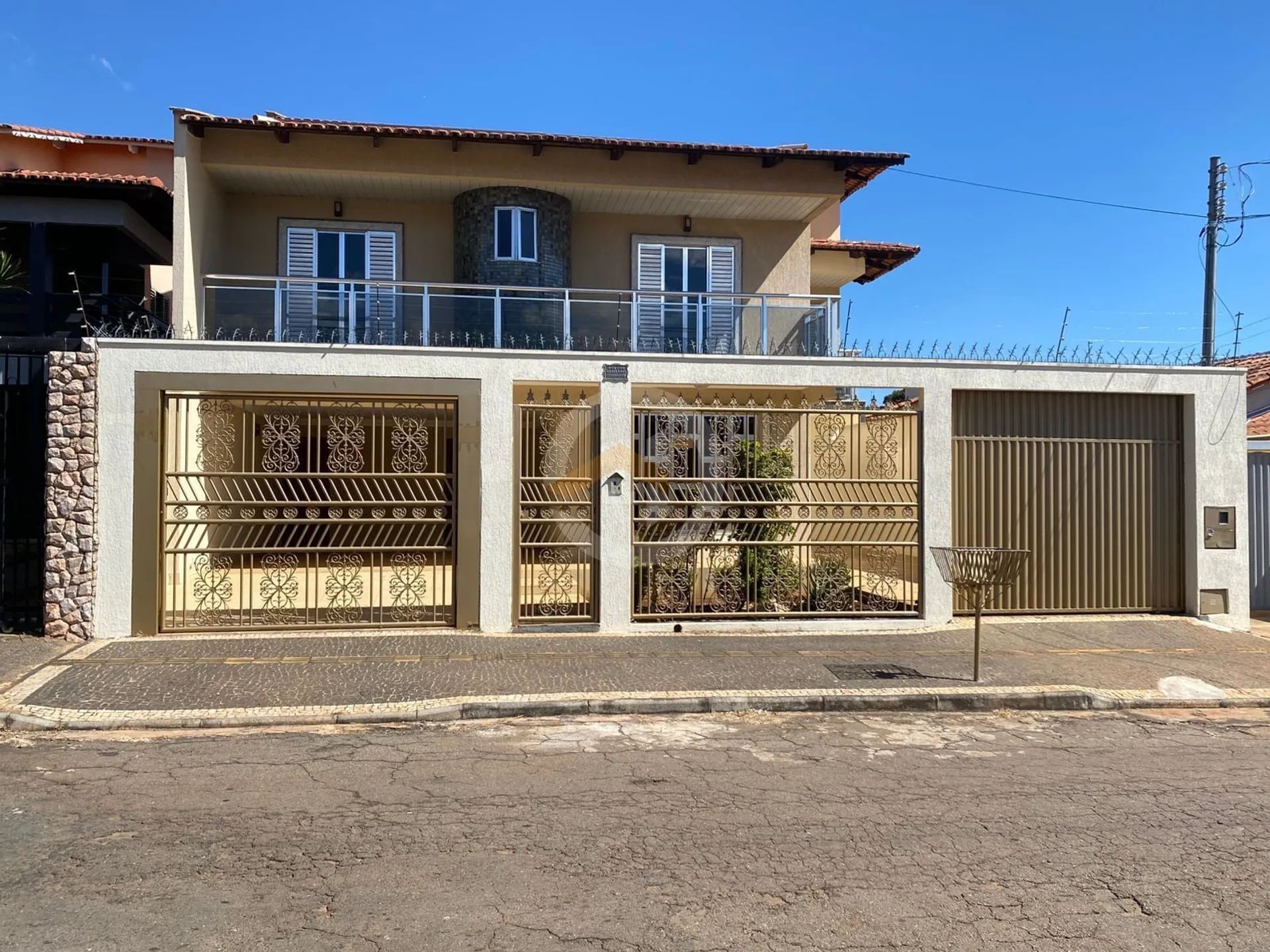 Sobrado com 4 suítes no Setor Sudoeste
