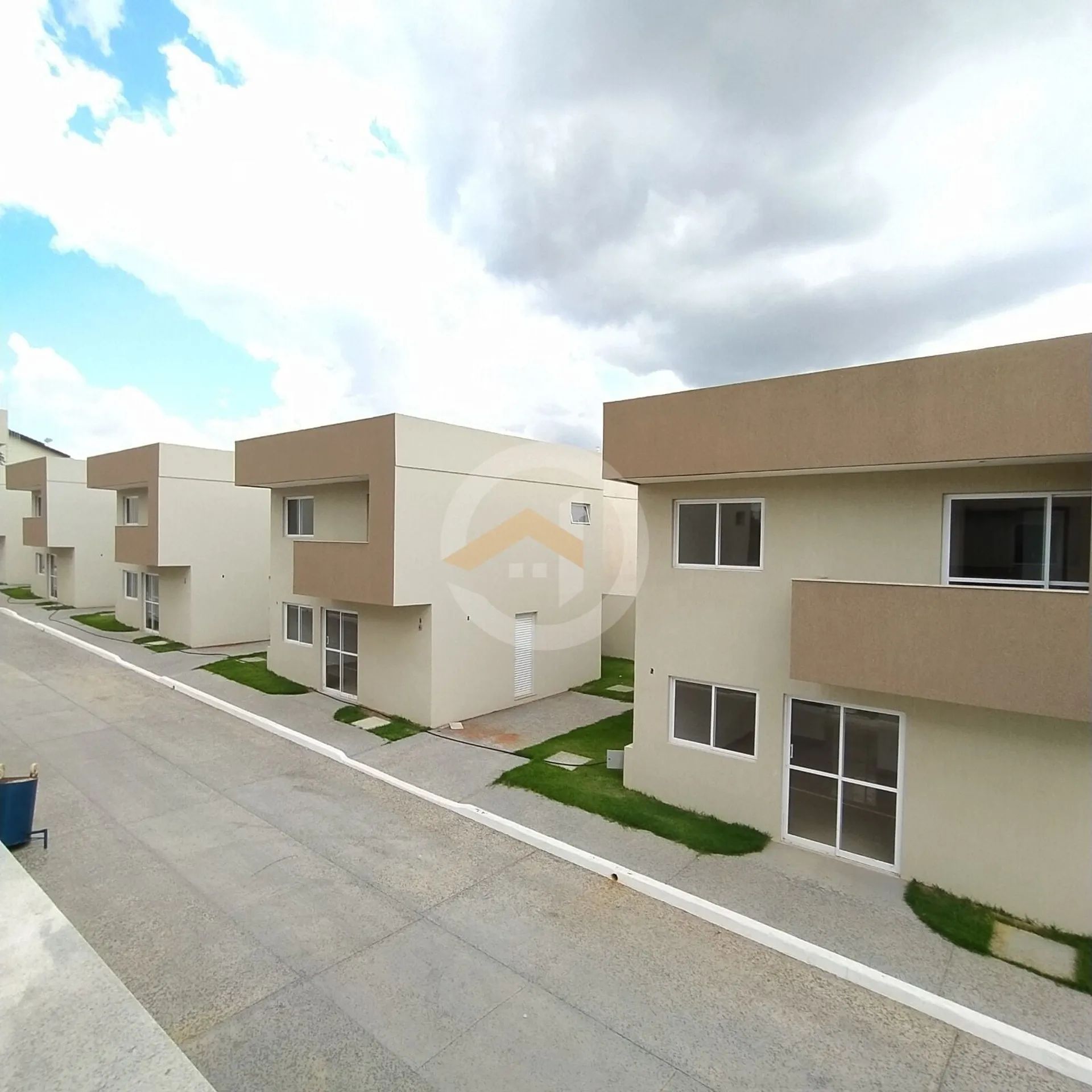 Sobrado com 3 suítes, 108m² no Jardim Imperial