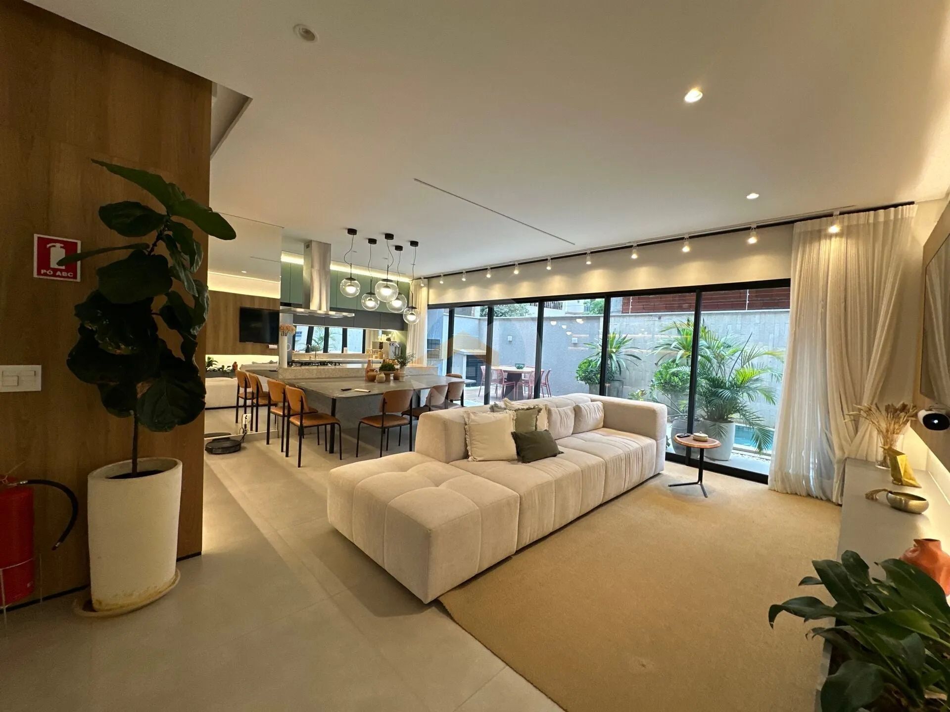 Sobrado à Venda – UNIQ Condomínio Horizontal | 3 Suítes | 178m² | Condomínio Exclusivo