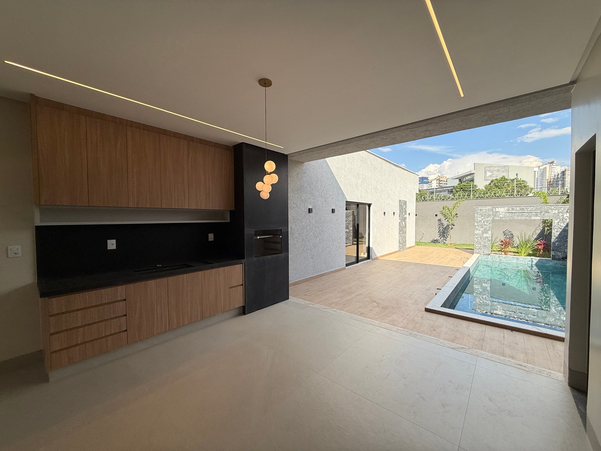 Casa térrea 4 suítes mais office com piscina no Parque Amazônia