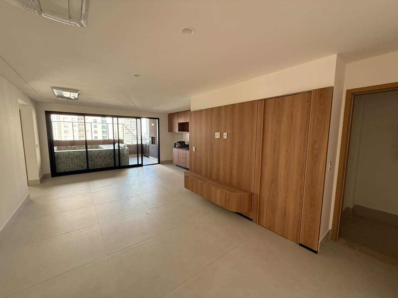 Apartamento 3 quartos com 109 metros Varanda e Churrasqueira no Setor Bueno Goiânia