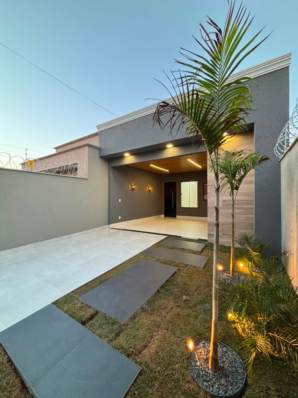 Casa Moderna de 3 Quartos com Suíte no Centro de Aparecida de Goiânia