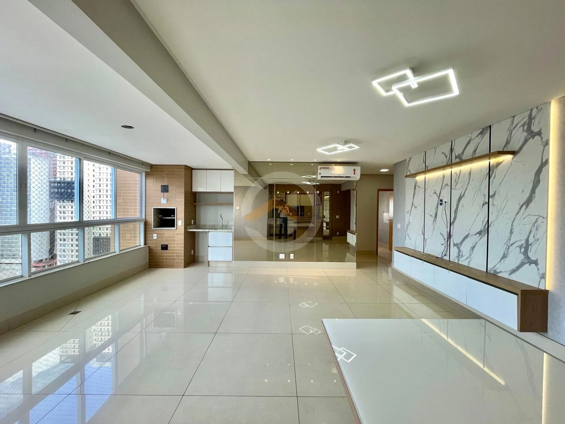 Apartamento 3 suítes no Setor Bueno