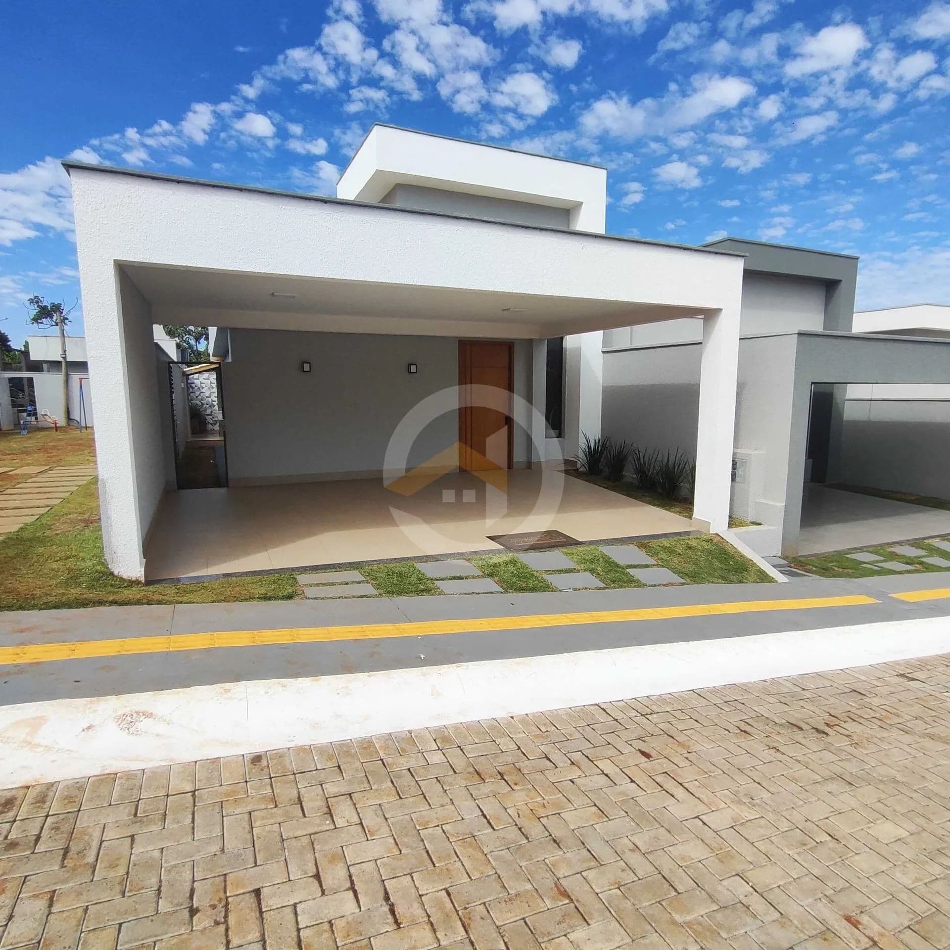 CASA CONDOMINIO FECHADO COM 3 SUITES SETOR SANTA LUZIA