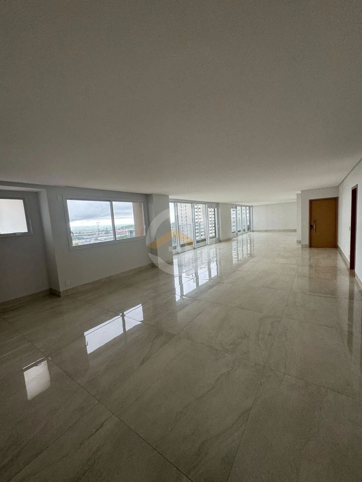 Apartamento Alto Padrão com 4 suítes, Jardim Goiás