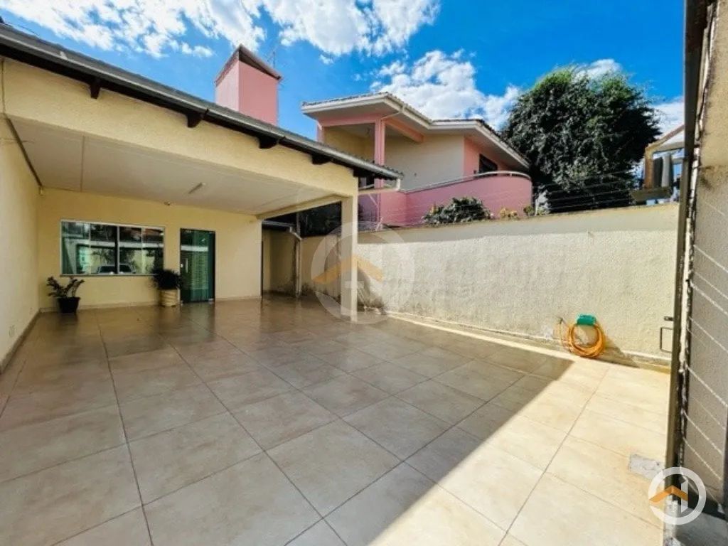 Casa de 3 quartos com suites no Jardim America