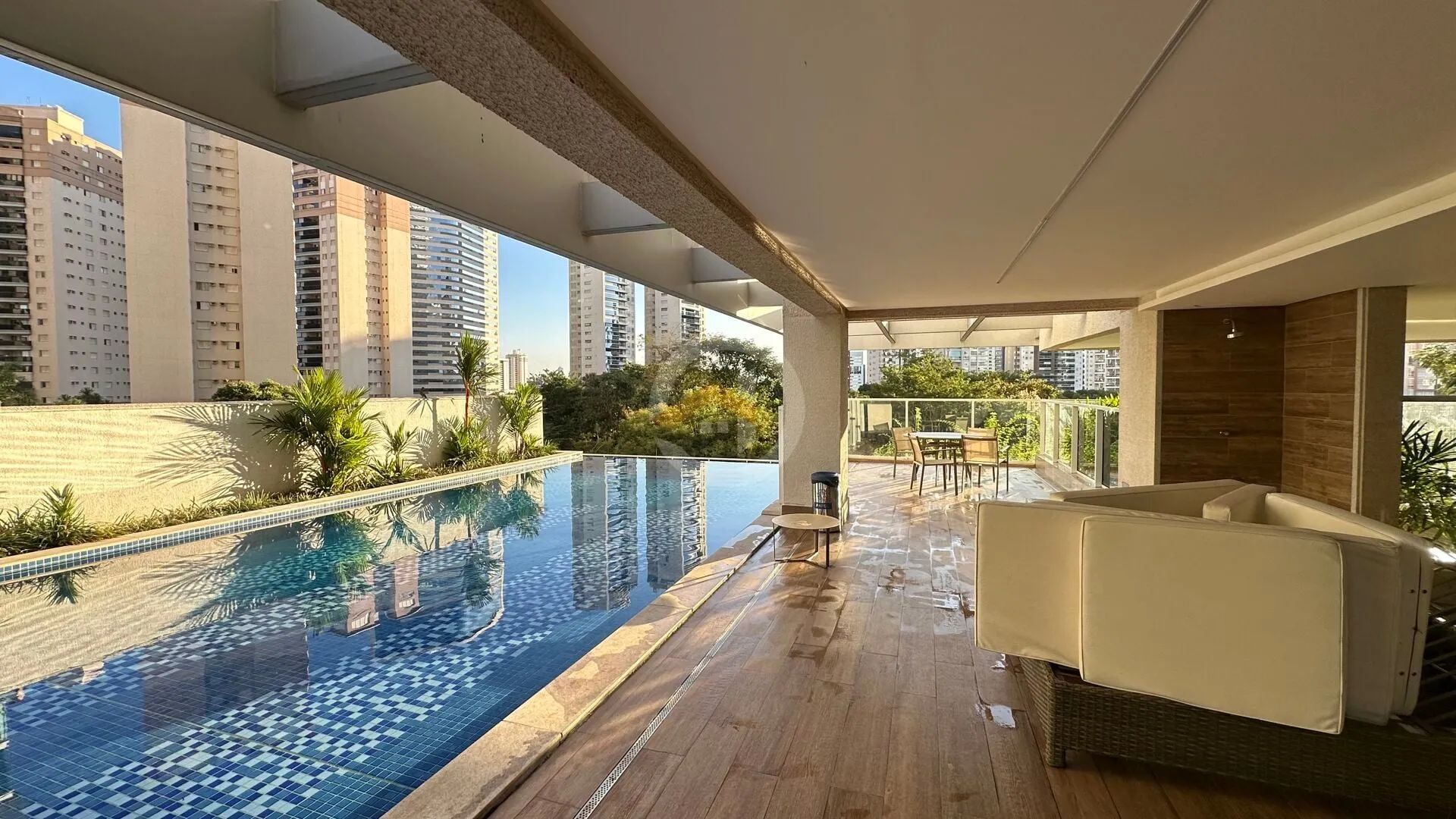 Apartamento com 3 suítes, Jardim Goiás