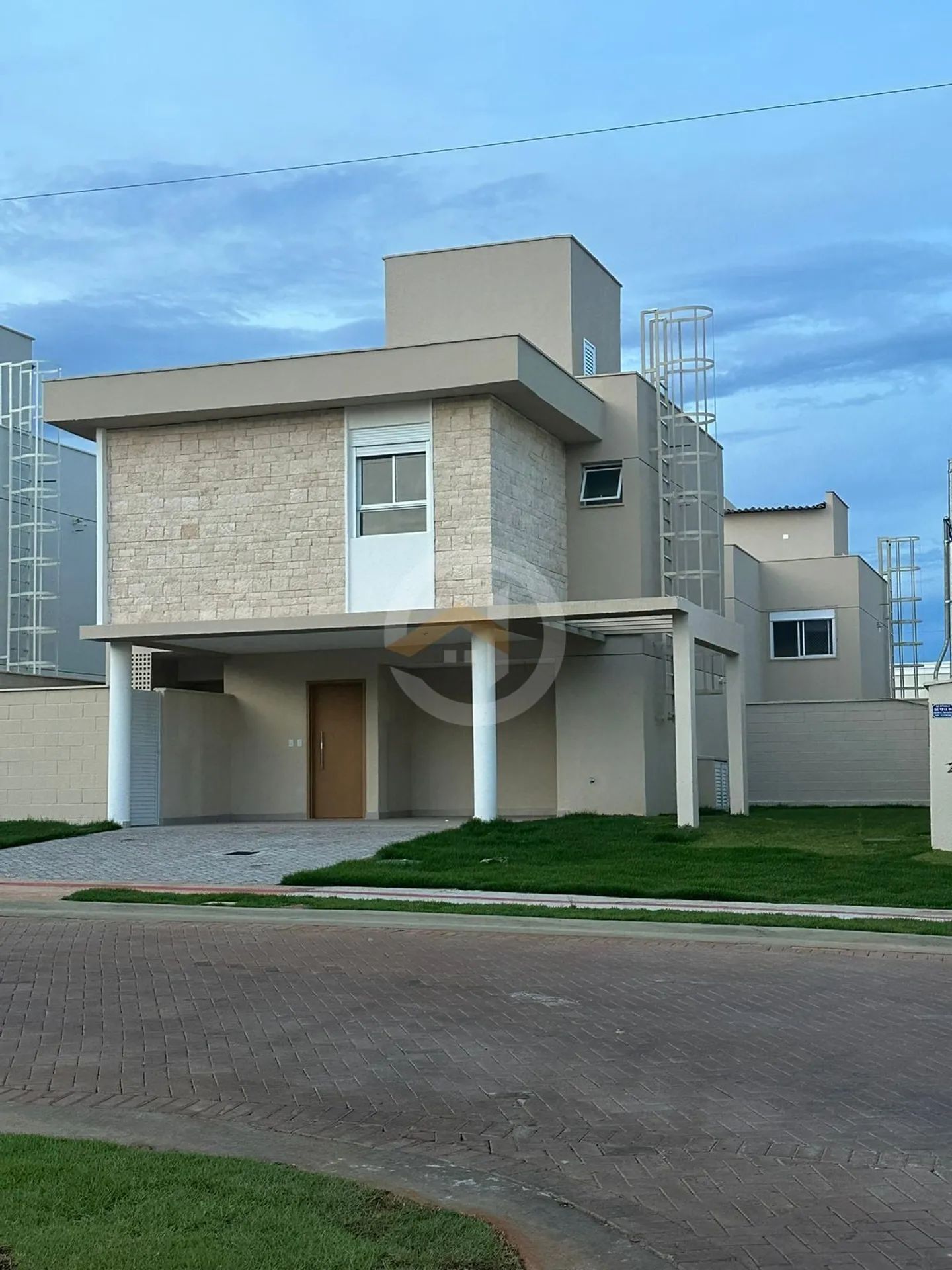 Sobrado Jardins Marselha 4 quartos sendo 2 suites