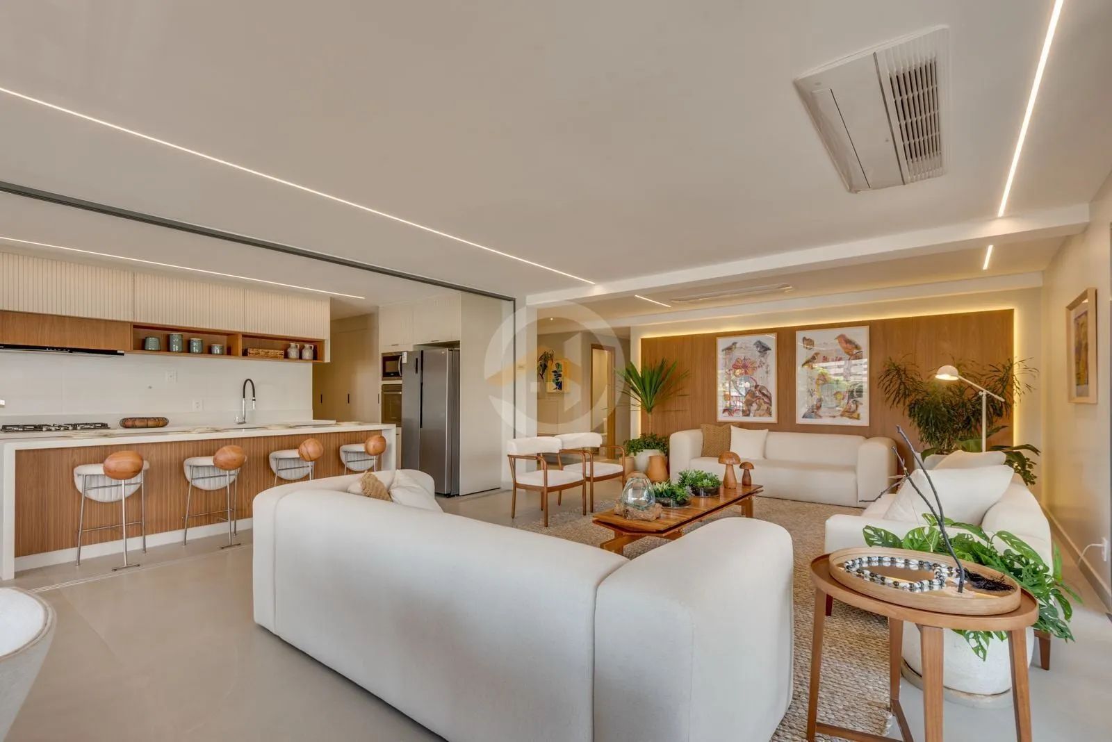 Apartamento Alto Padrão | Frente para a Praça do Sol: 235 m² Decorado e Mobiliado