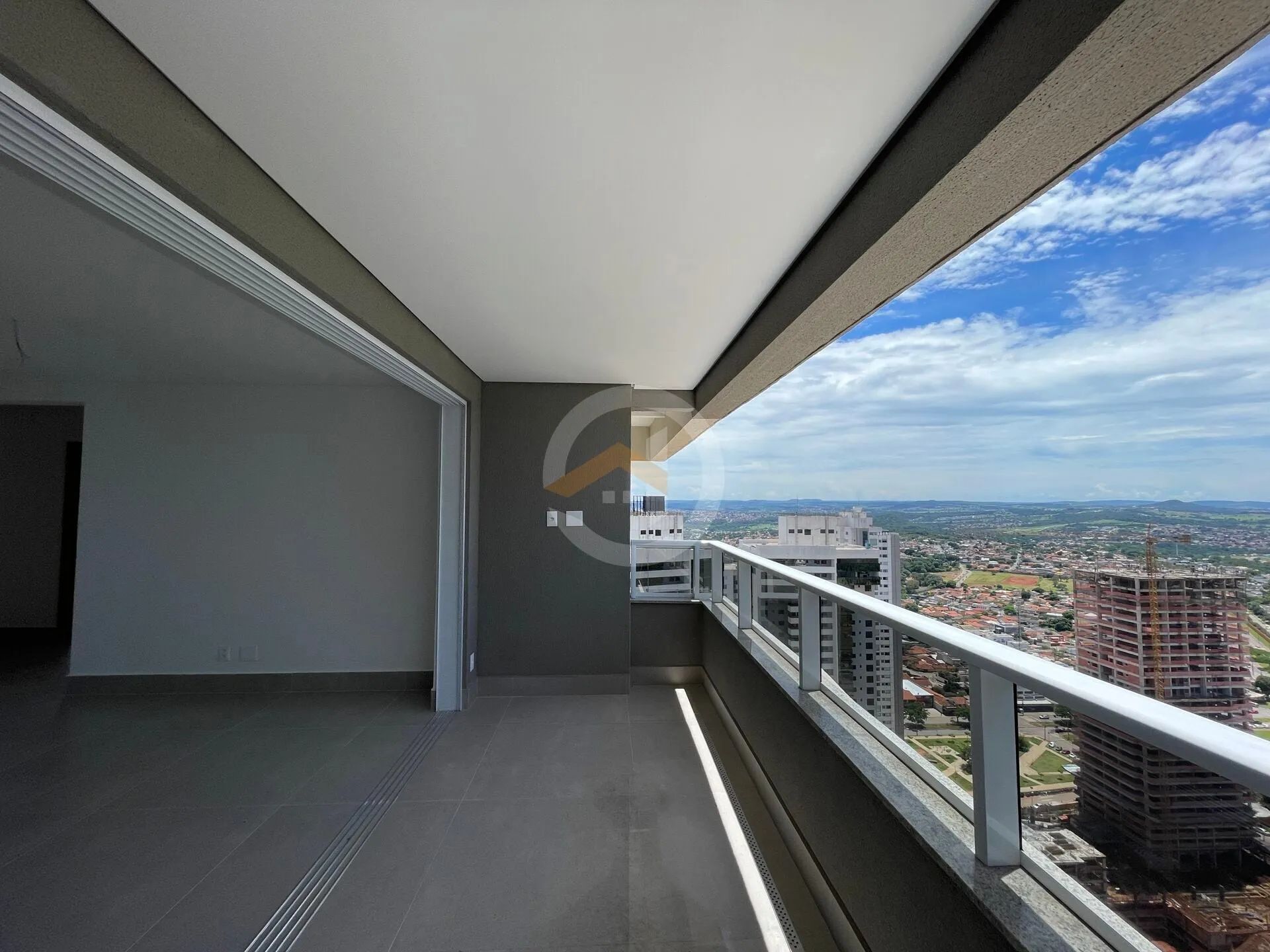 Apartamento 3 suítes Ed Noronha no Park Lozandes