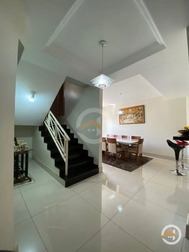 Casa Sobrado a venda com 4 quartos