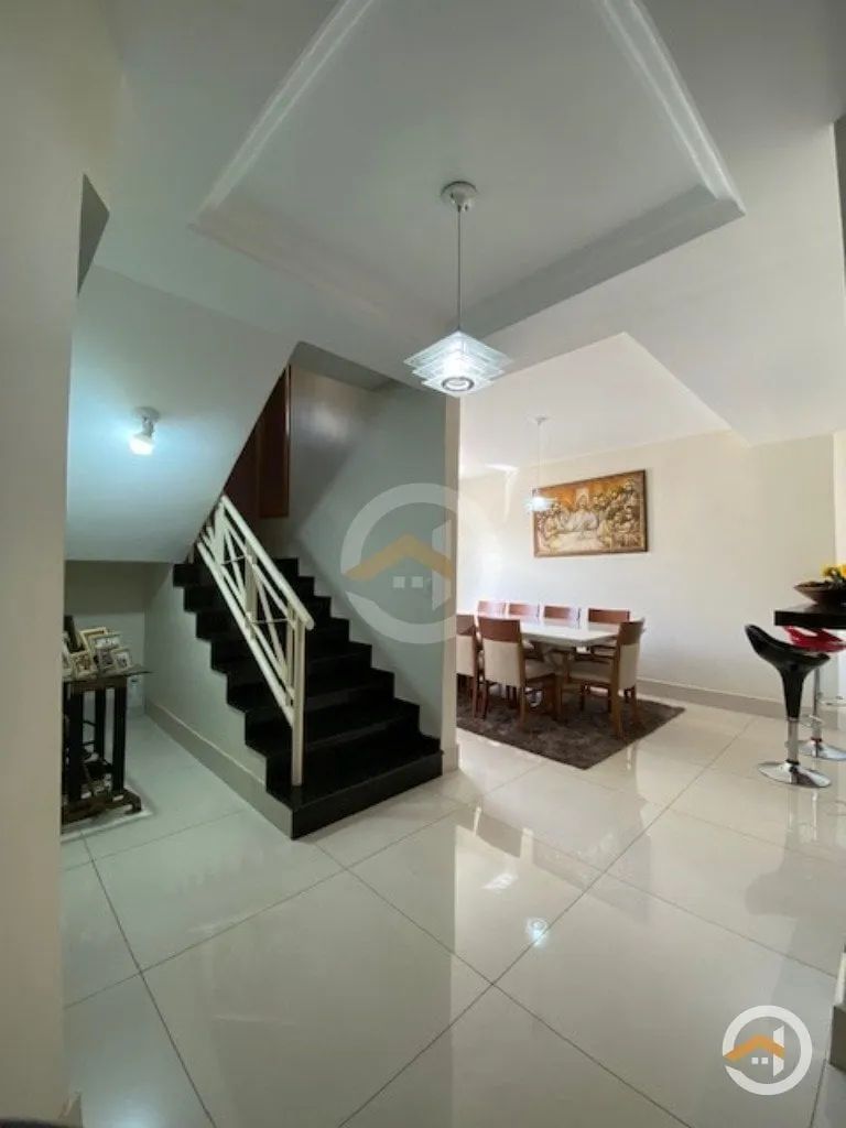 Casa Sobrado a venda com 4 quartos