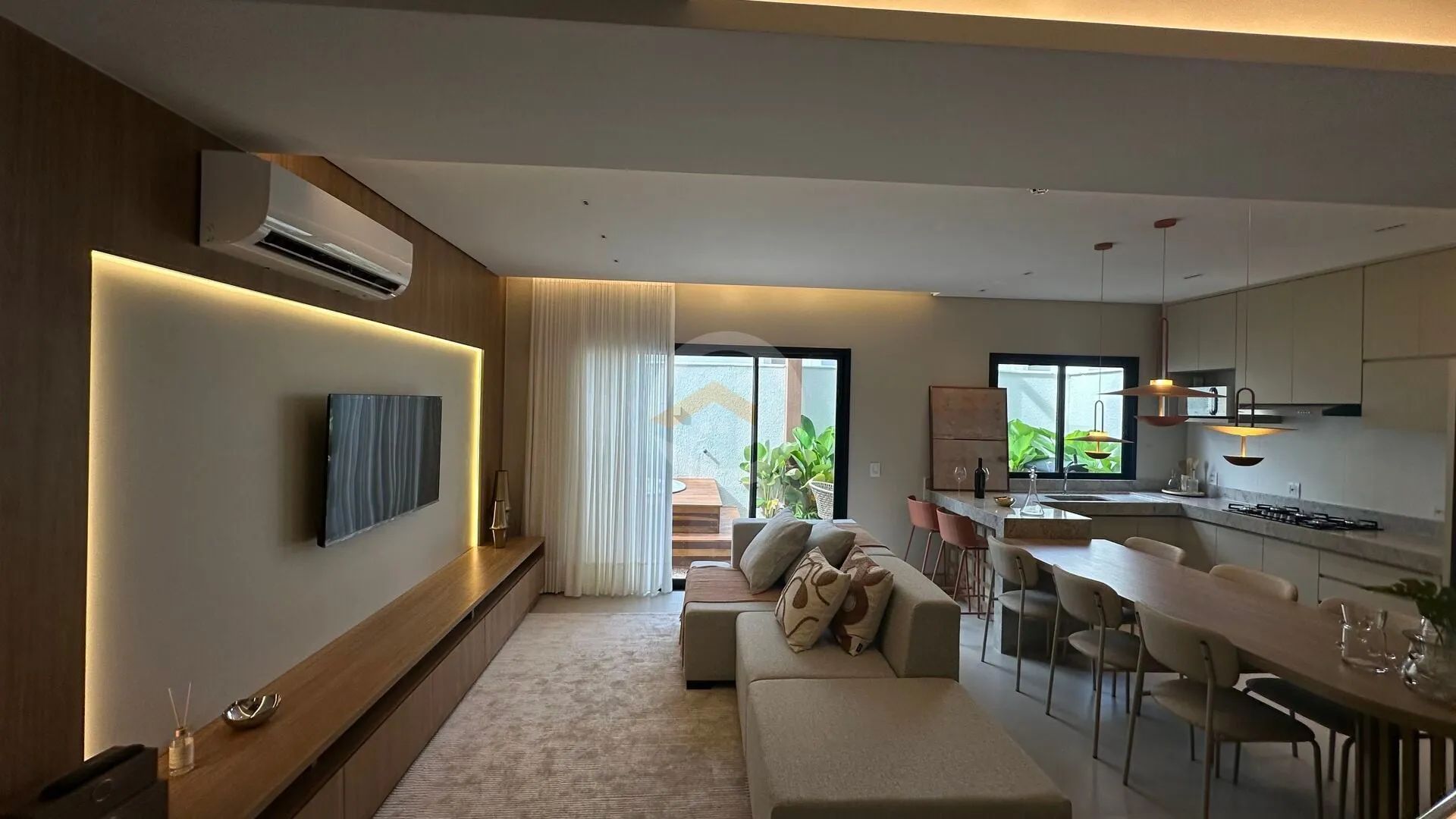 Sobrado com 3 suítes ,MOBILIADO E DECORADO, Setor Jaó