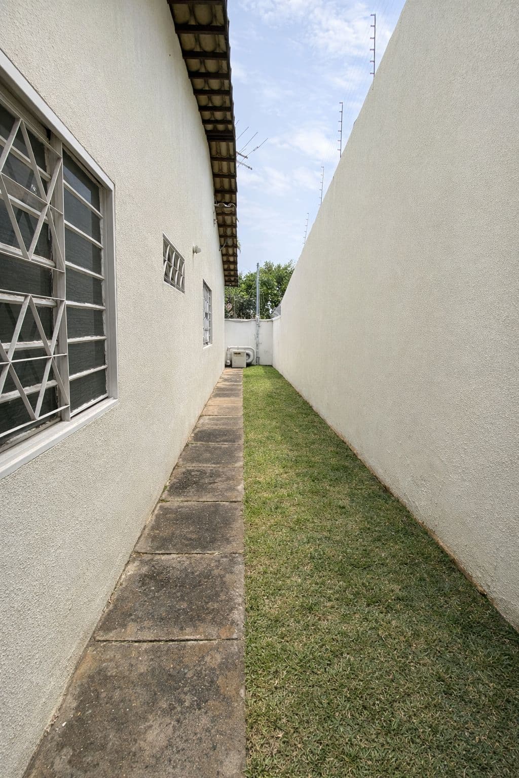 Casa terrea de 3 quartos a venda na vila lucy ao lado do setor sudoeste Goiania