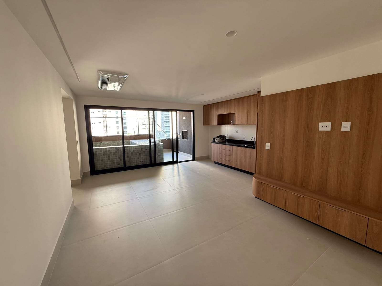 Apartamento 3 quartos com 109 metros Varanda e Churrasqueira no Setor Bueno Goiânia